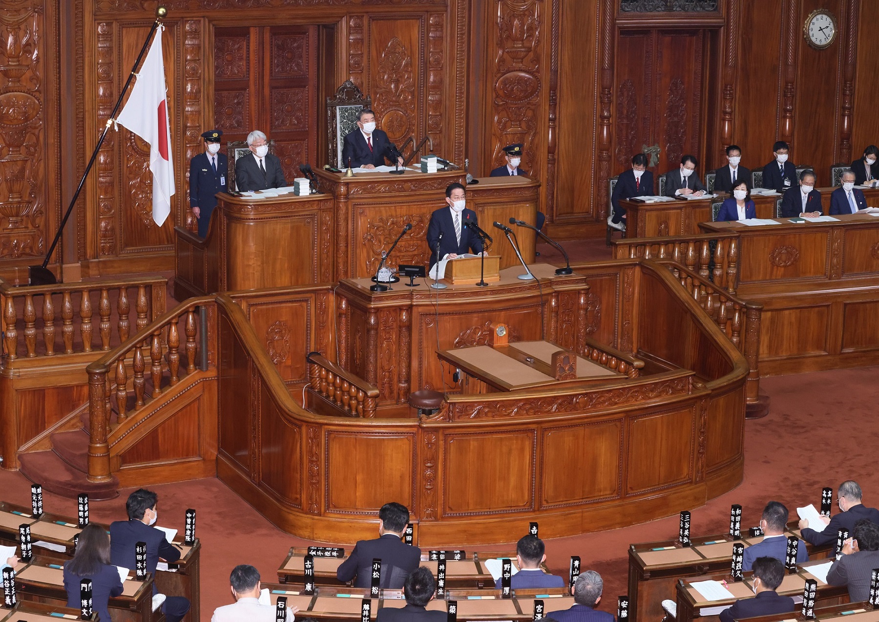 衆議院本会議で所信表明演説を行う岸田総理７
