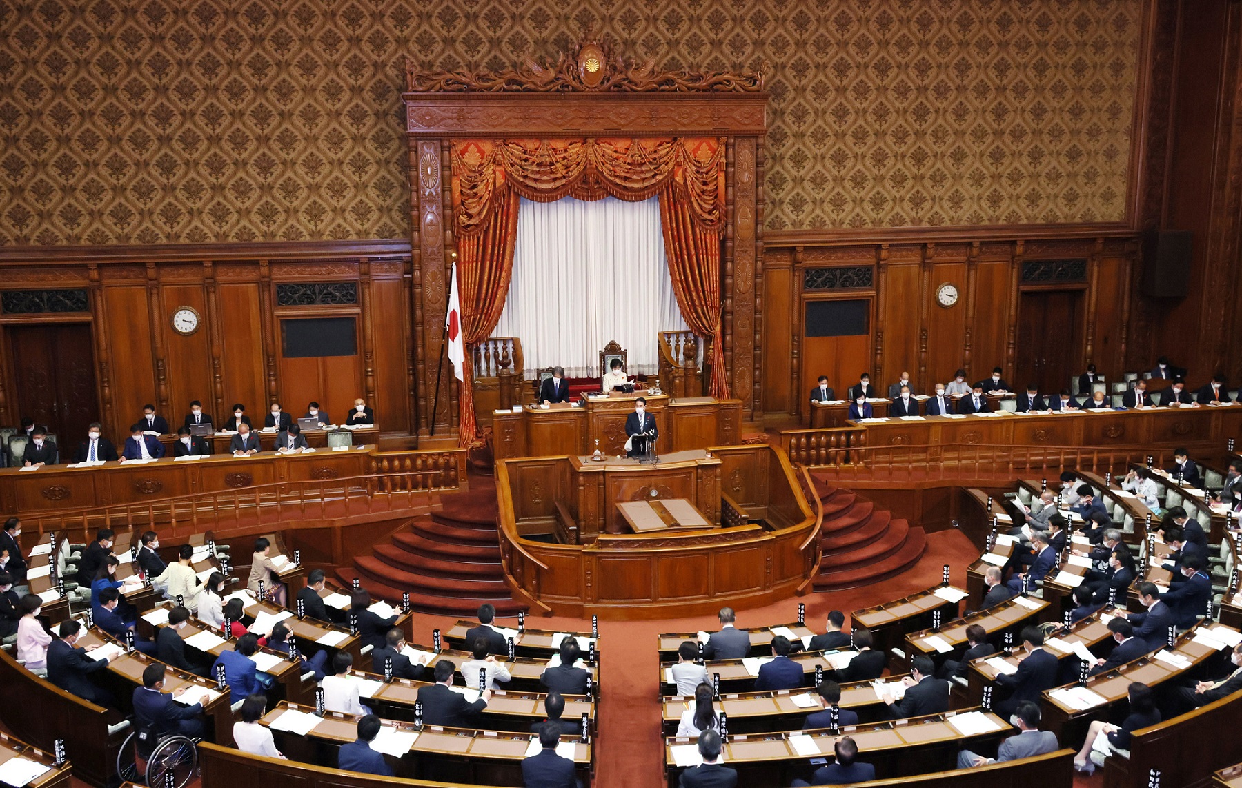 参議院本会議で所信表明演説を行う岸田総理９