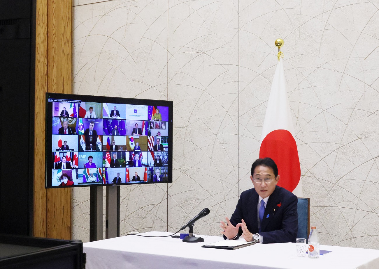 テレビ会議に出席する岸田総理２
