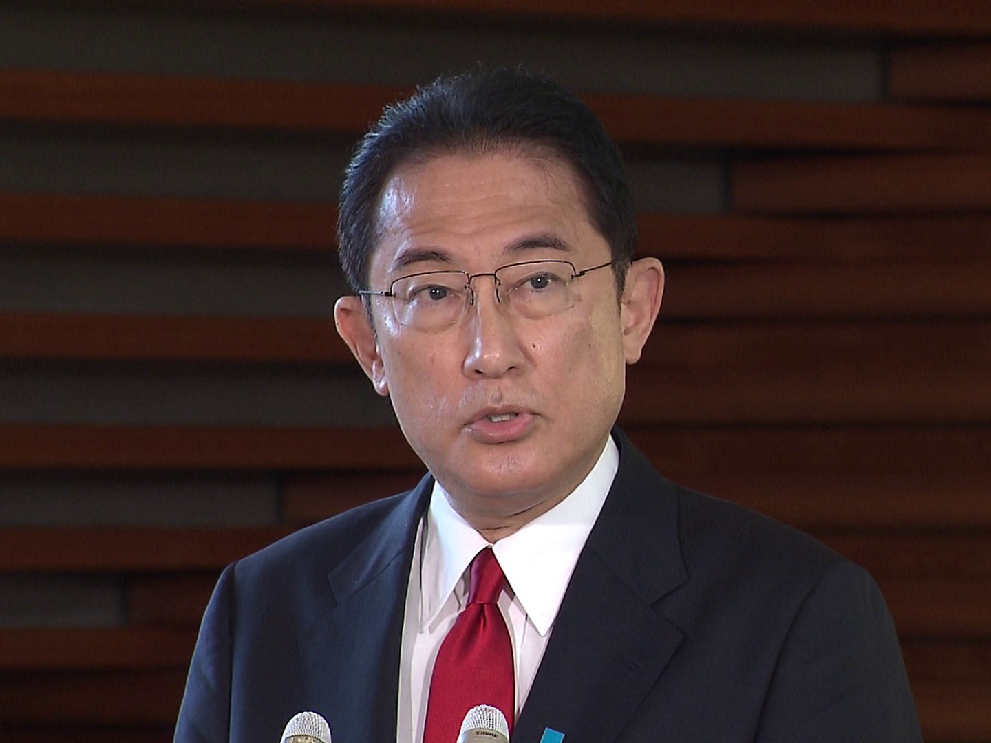 会見する岸田総理