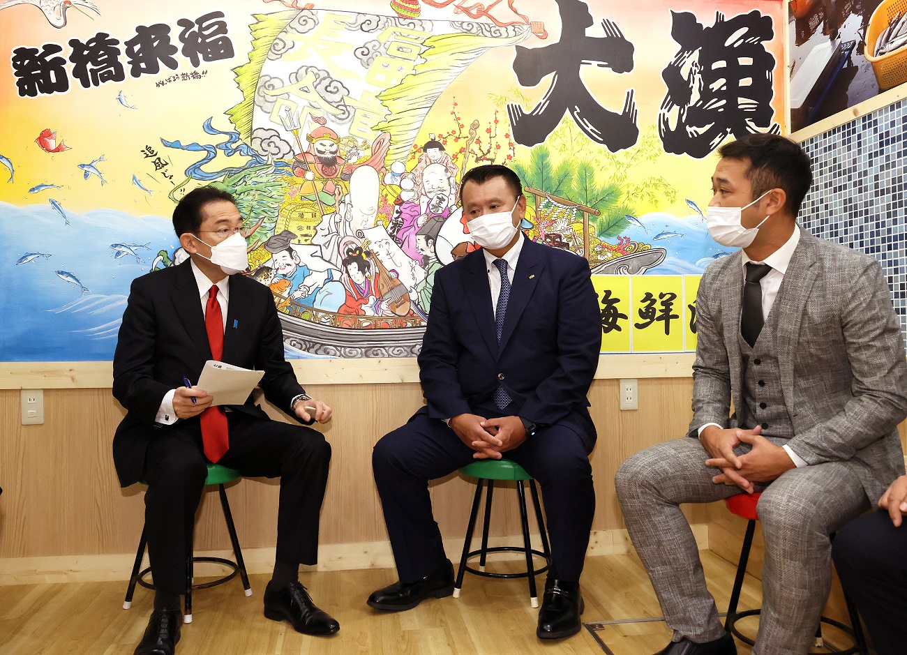 意見交換する岸田総理４