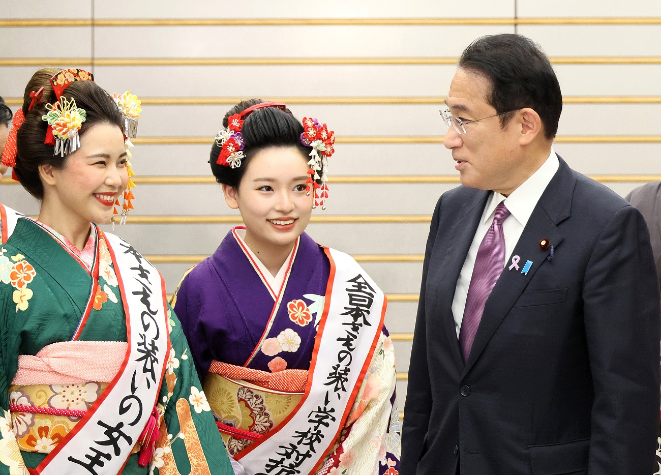 表敬を受ける岸田総理３