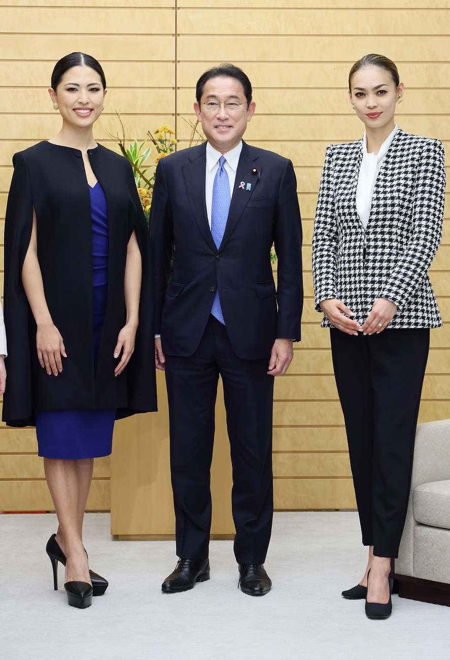 表敬を受ける岸田総理２
