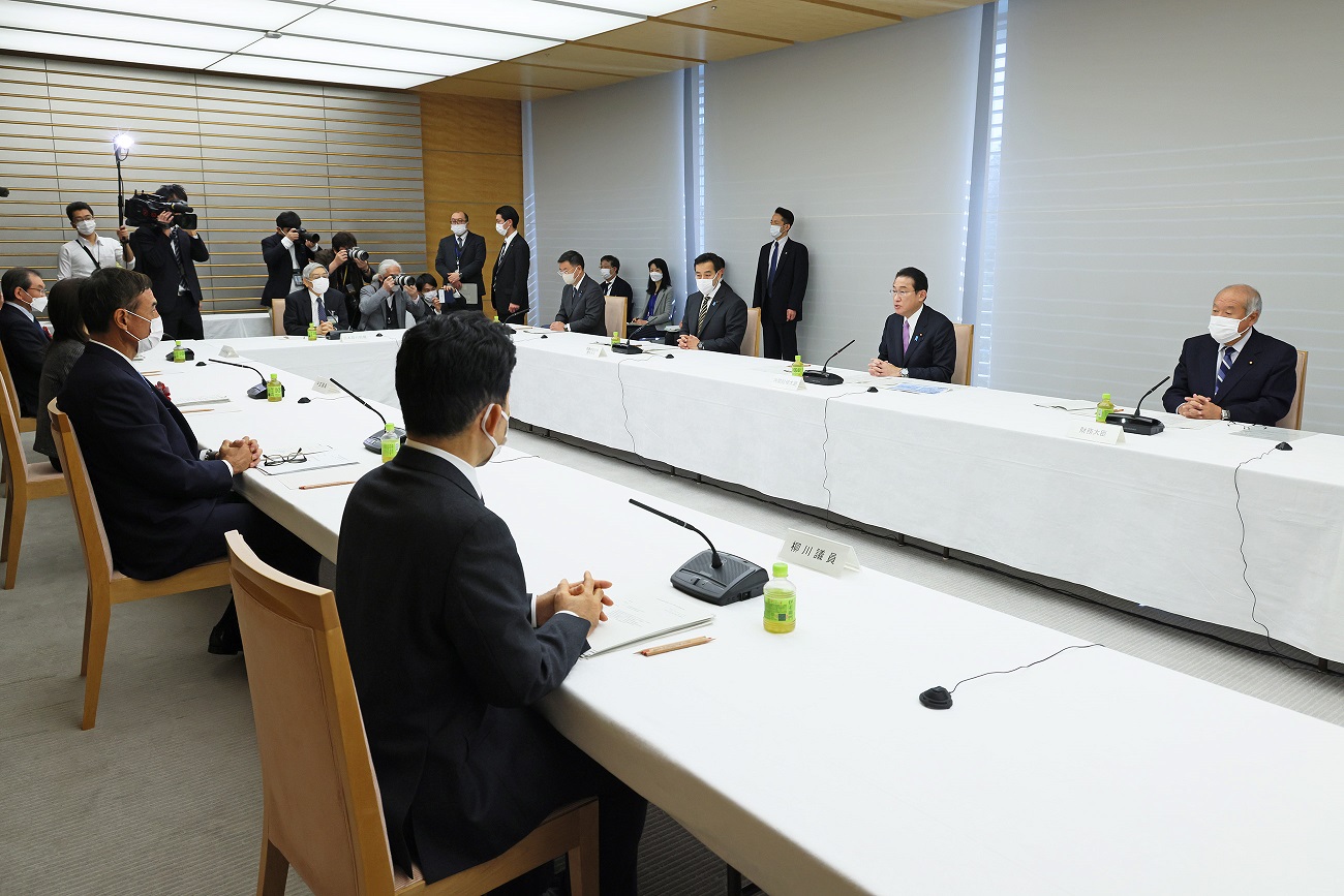 会議のまとめを行う岸田総理３