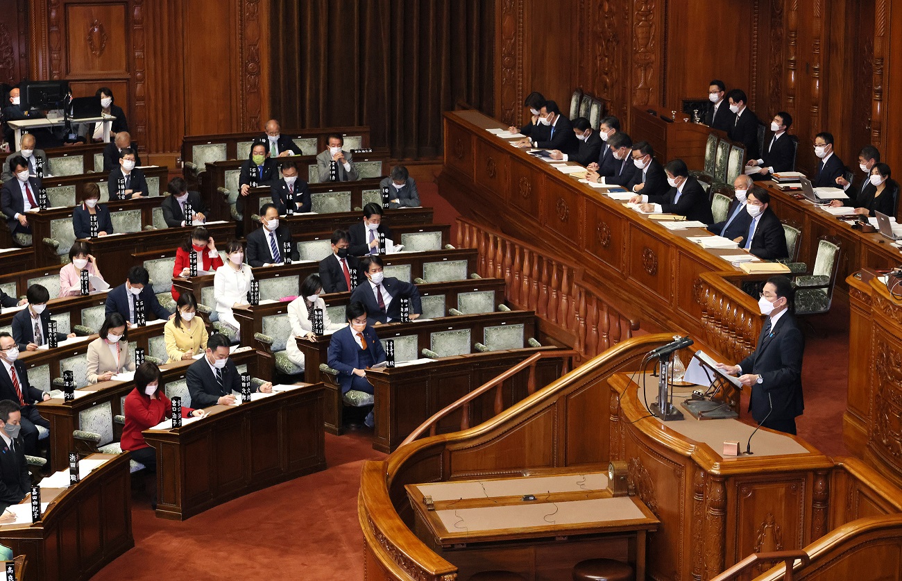 参議院本会議で施政方針演説を行う岸田総理８