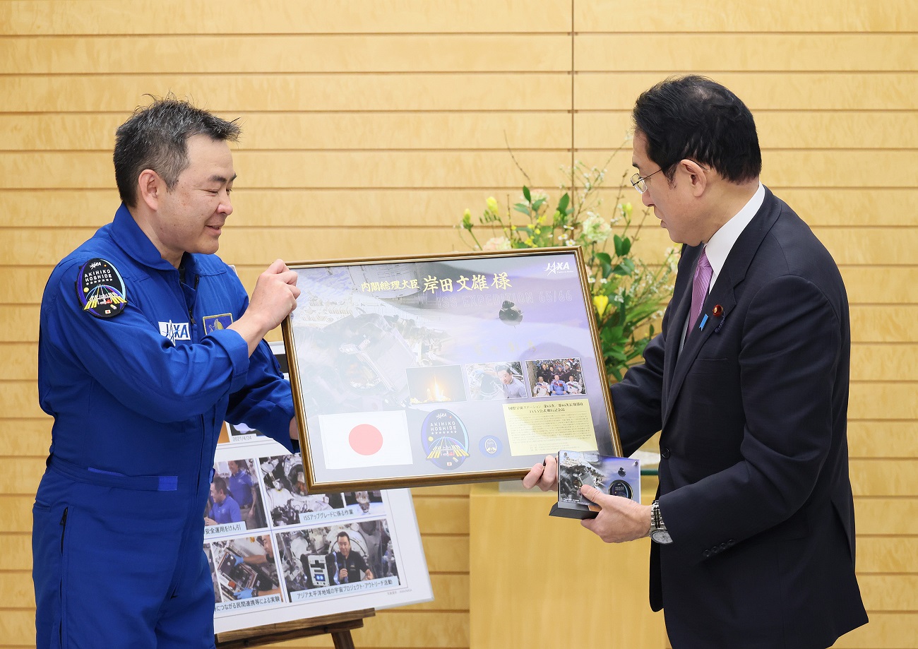 表敬を受ける岸田総理１