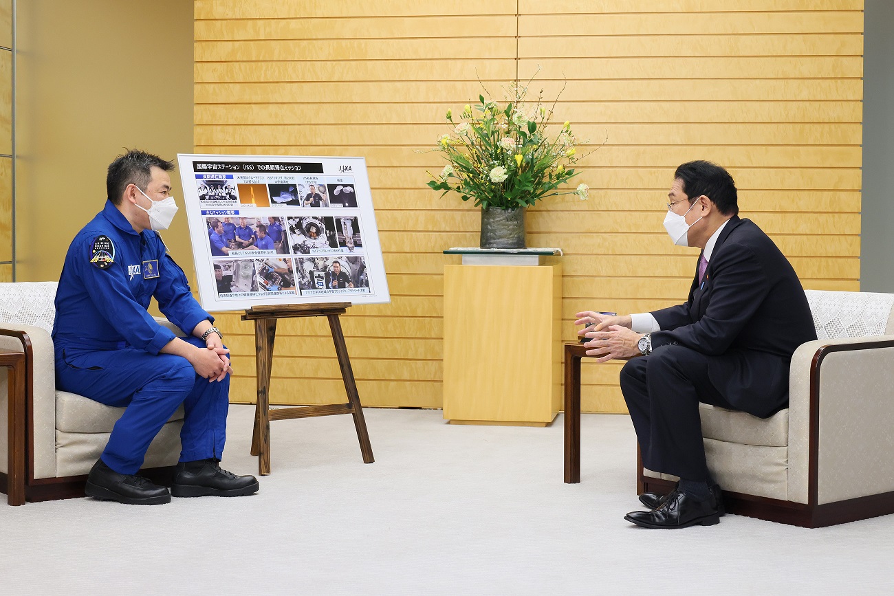 表敬を受ける岸田総理２
