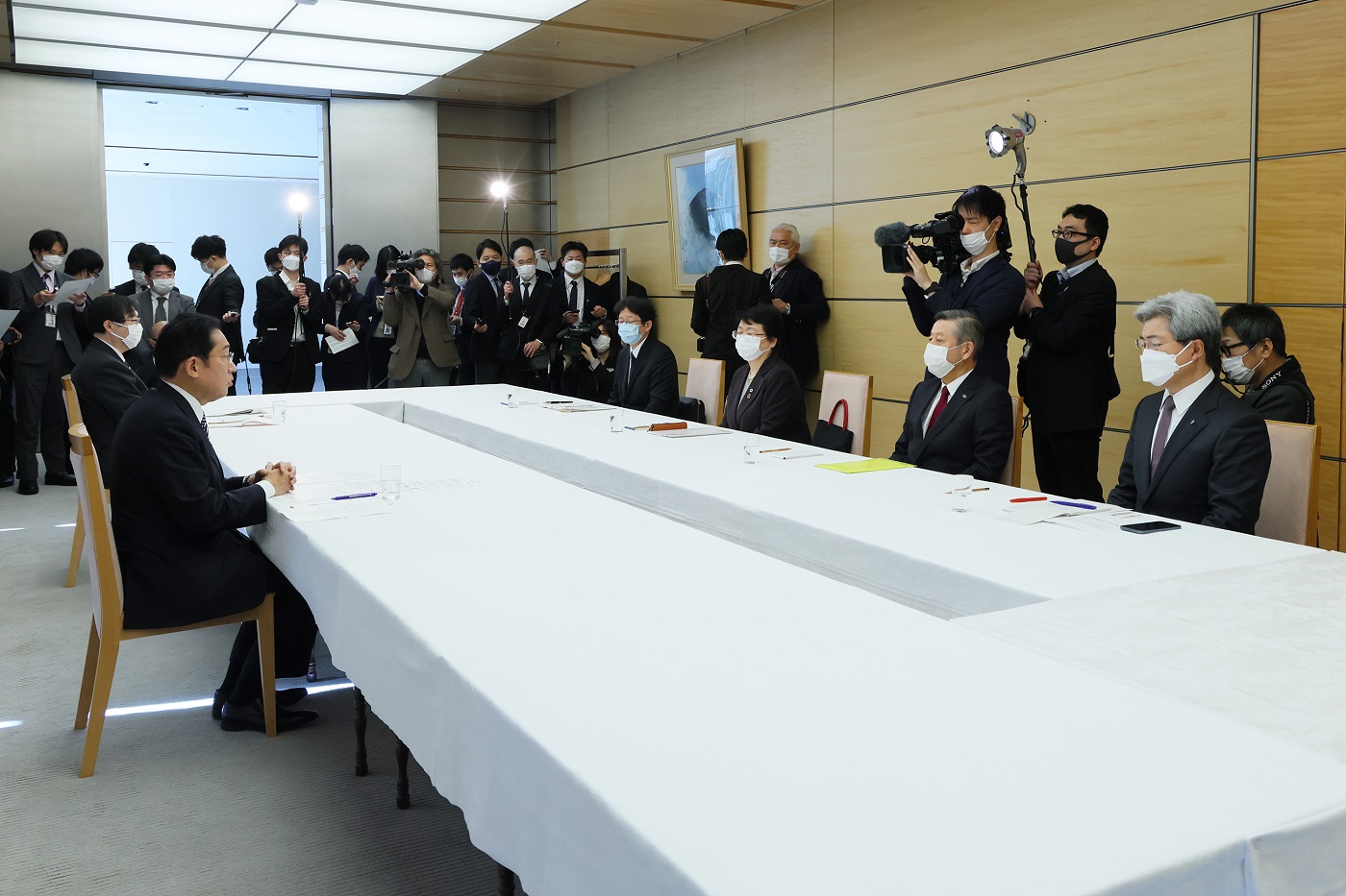 意見交換のまとめを行う岸田総理４