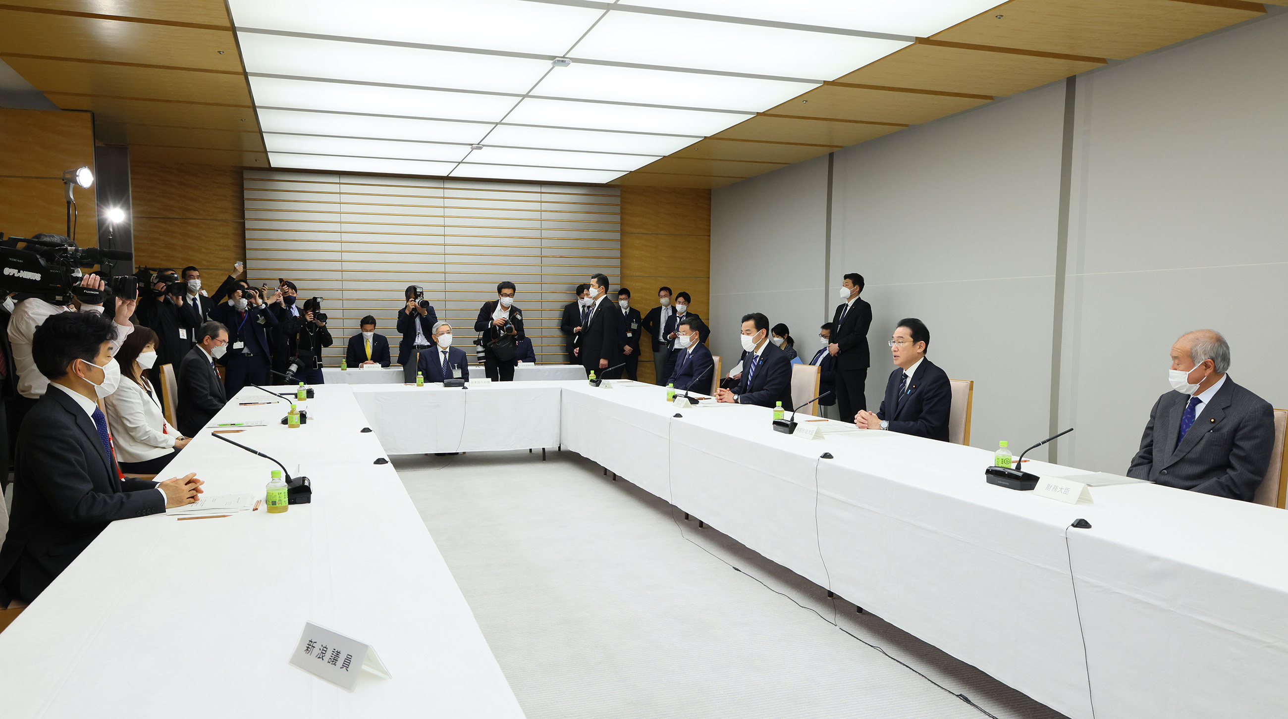 会議のまとめを行う岸田総理５
