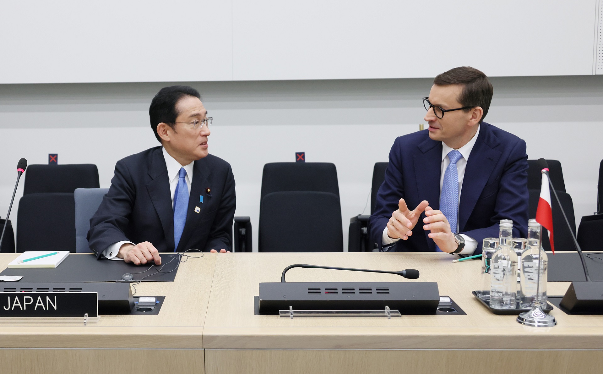 マテウシュ・モラヴィエツキ・ポーランド首相と会談する岸田総理２