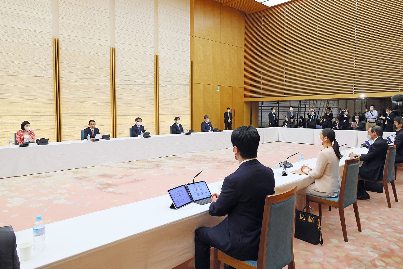 会議のまとめを行う岸田総理２