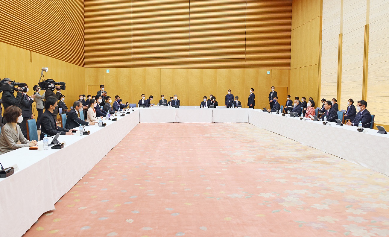 会議のまとめを行う岸田総理４