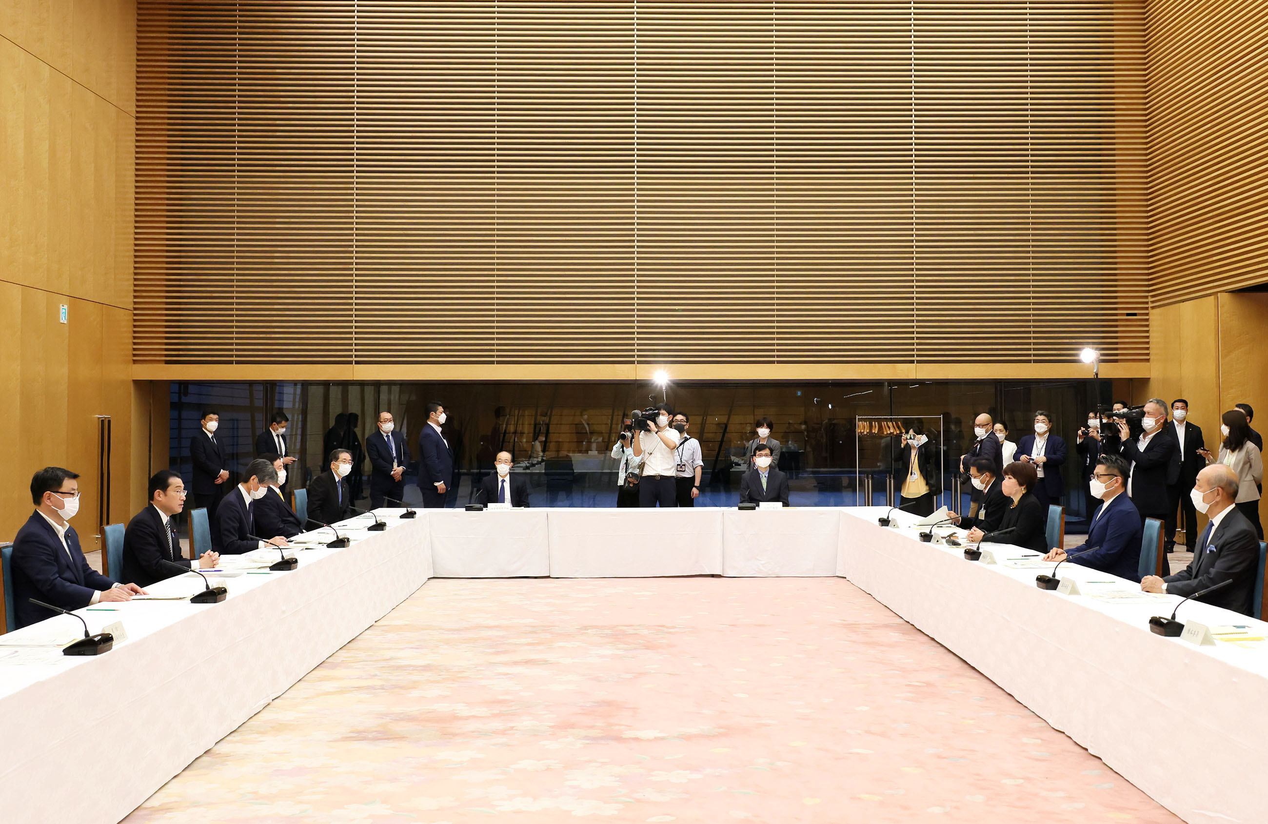 会議のまとめを行う岸田総理５