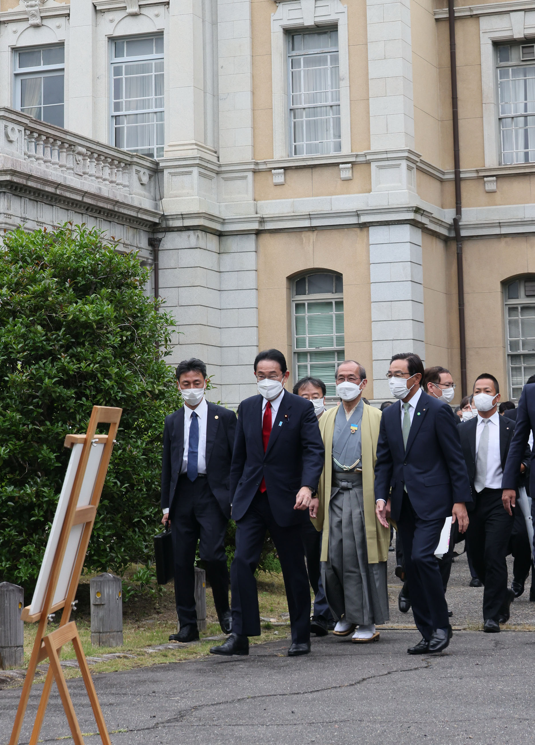 文化庁移転工事現場を視察する岸田総理１