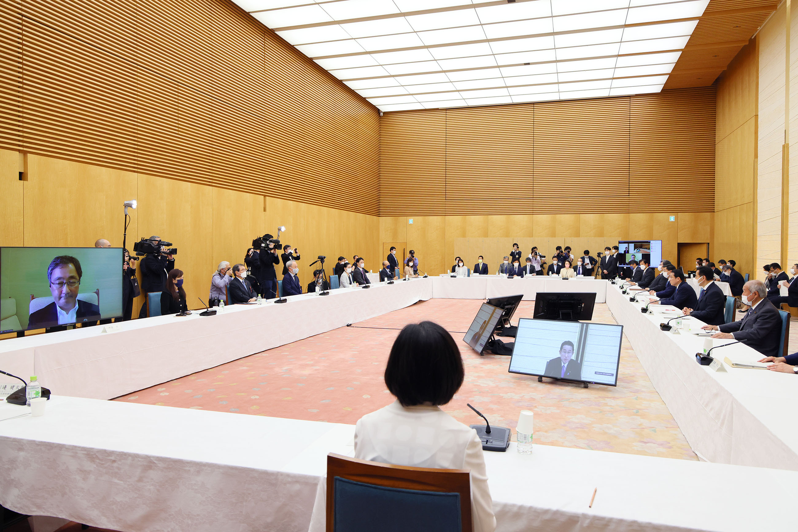 会議のまとめを行う岸田総理３