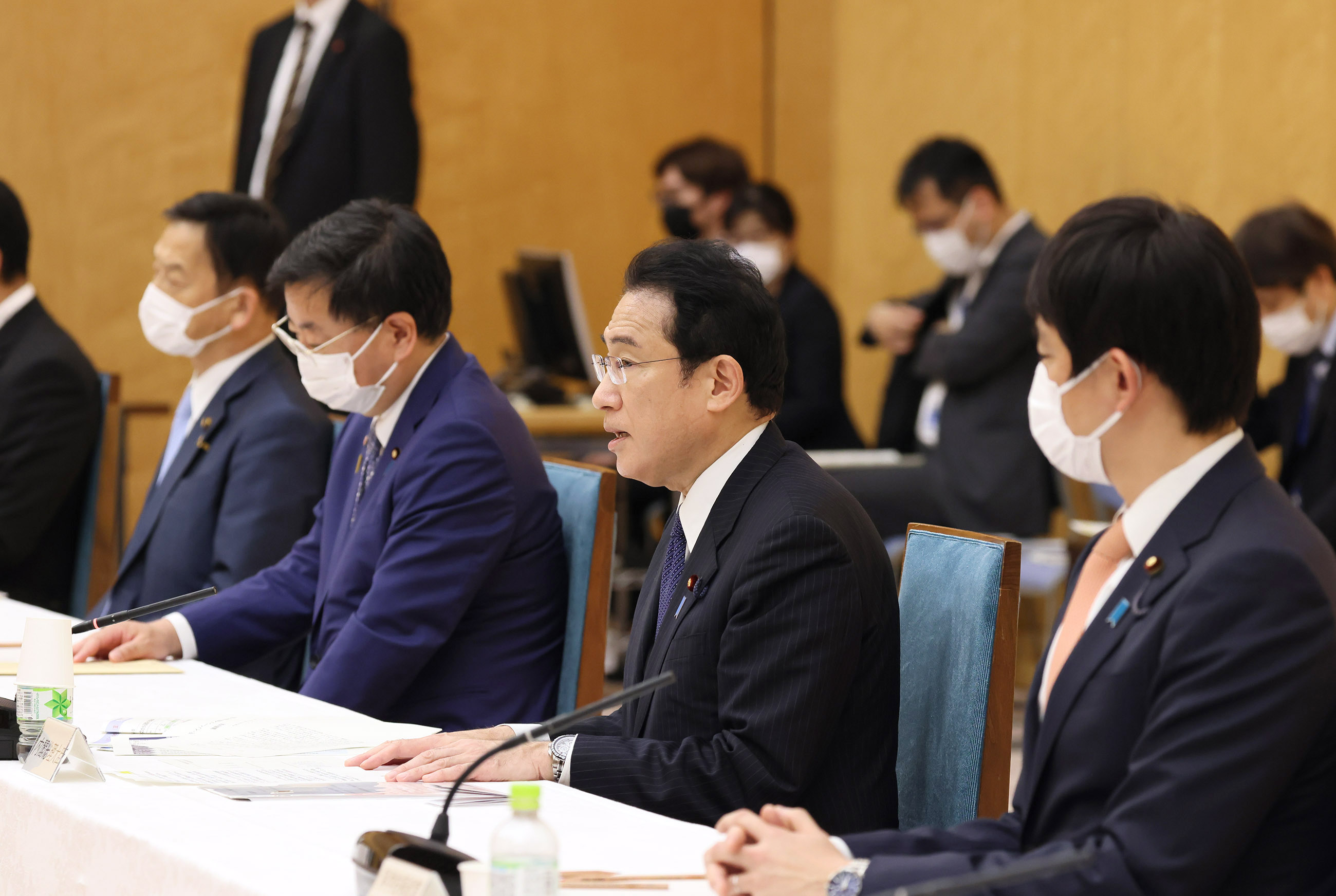 会議のまとめを行う岸田総理２