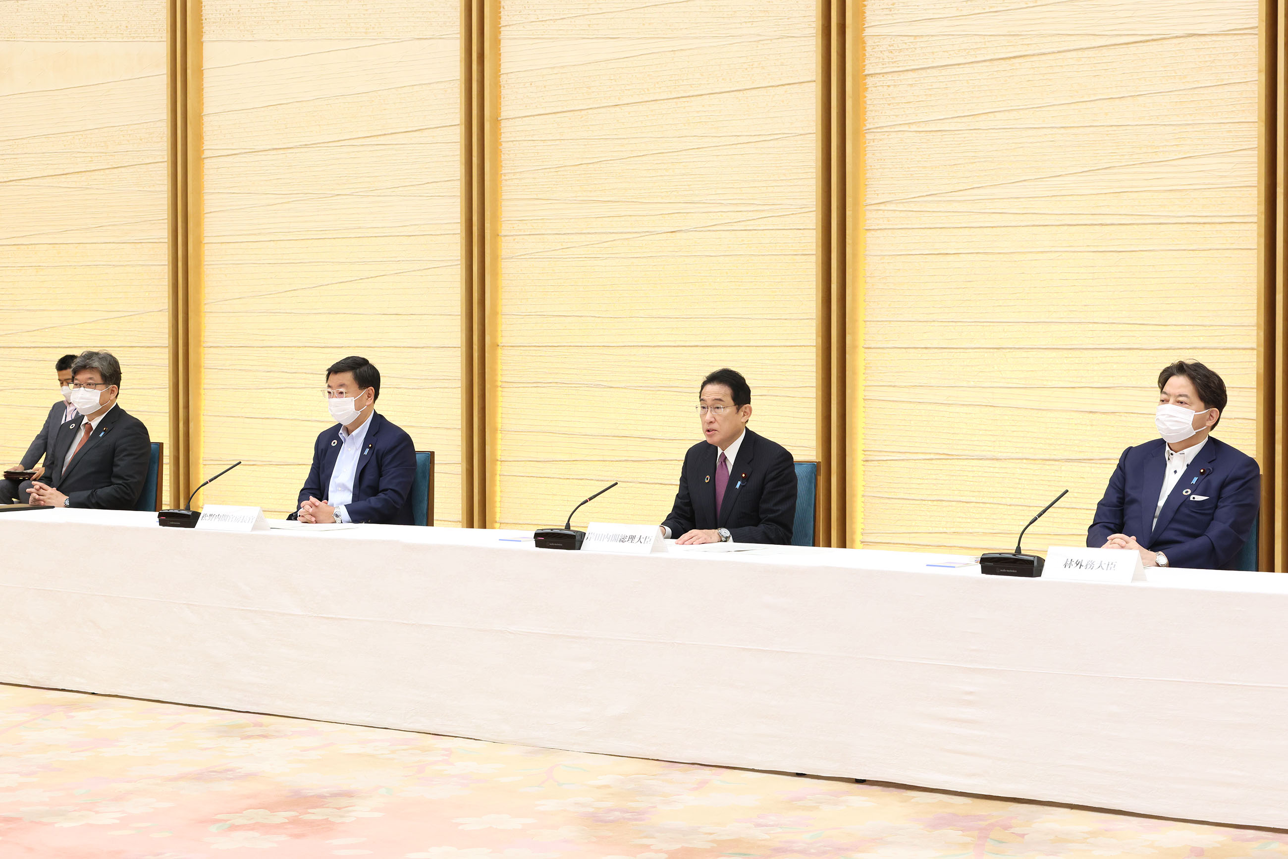 会議のまとめを行う岸田総理２