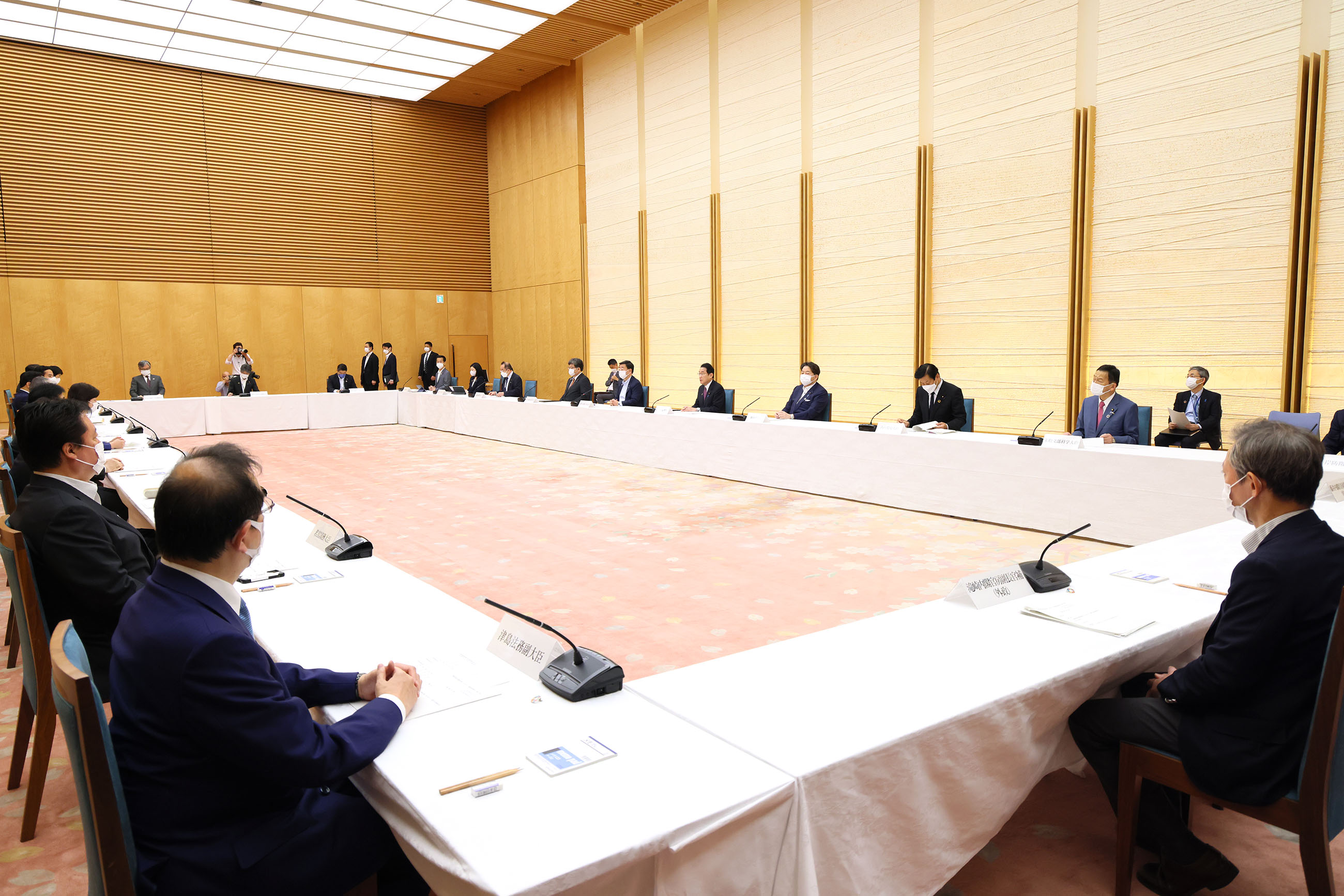 会議のまとめを行う岸田総理４