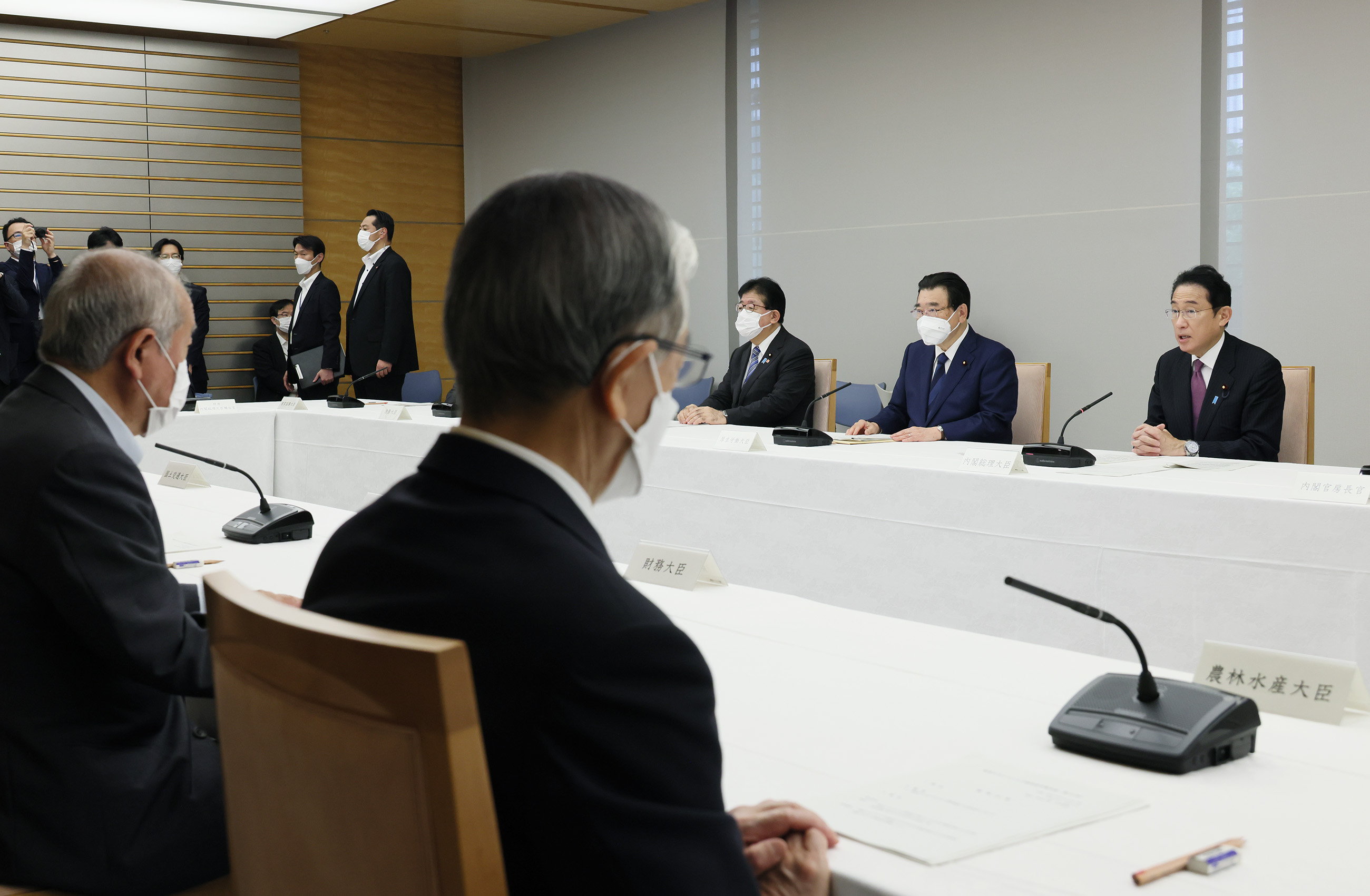 会議のまとめを行う岸田総理３