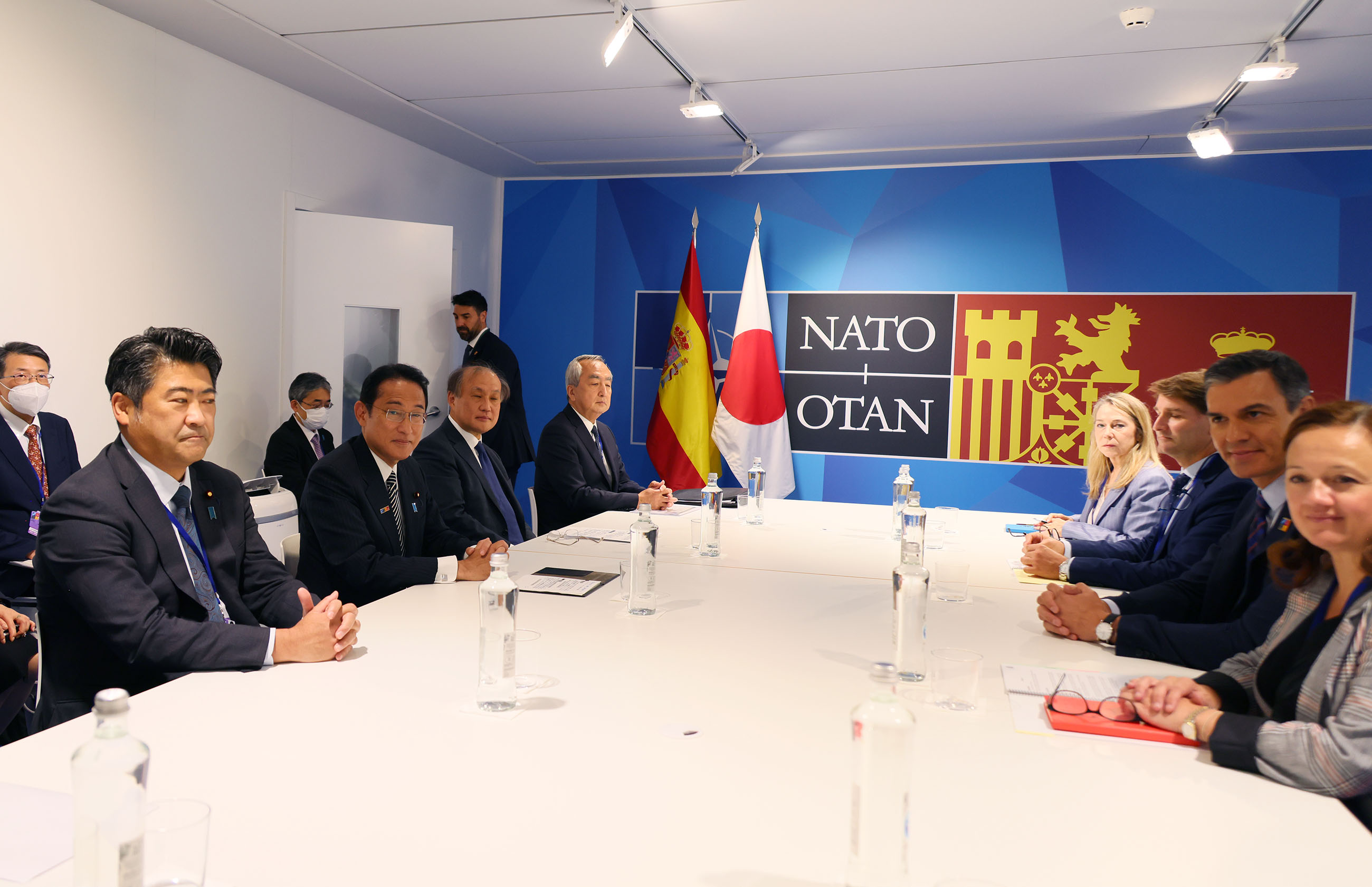 サンチェス・スペイン首相と会談する岸田総理３