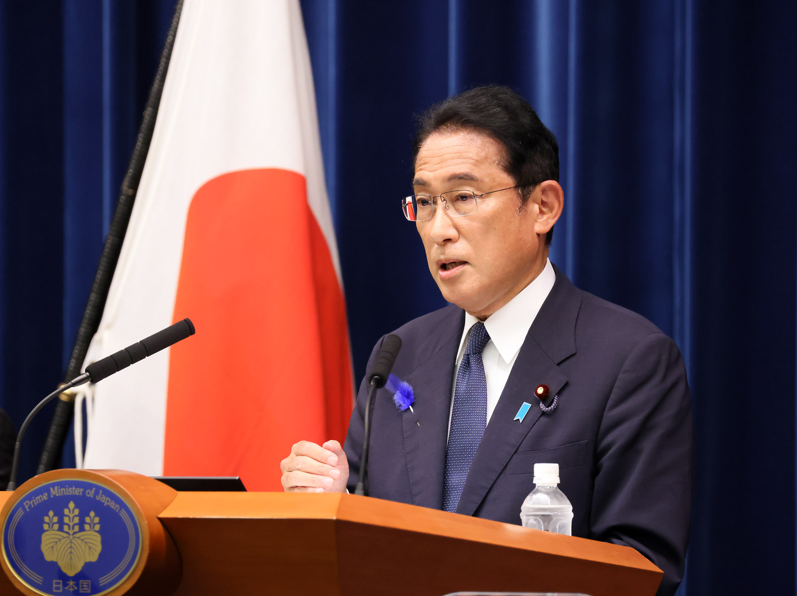 記者の質問に答える岸田総理１