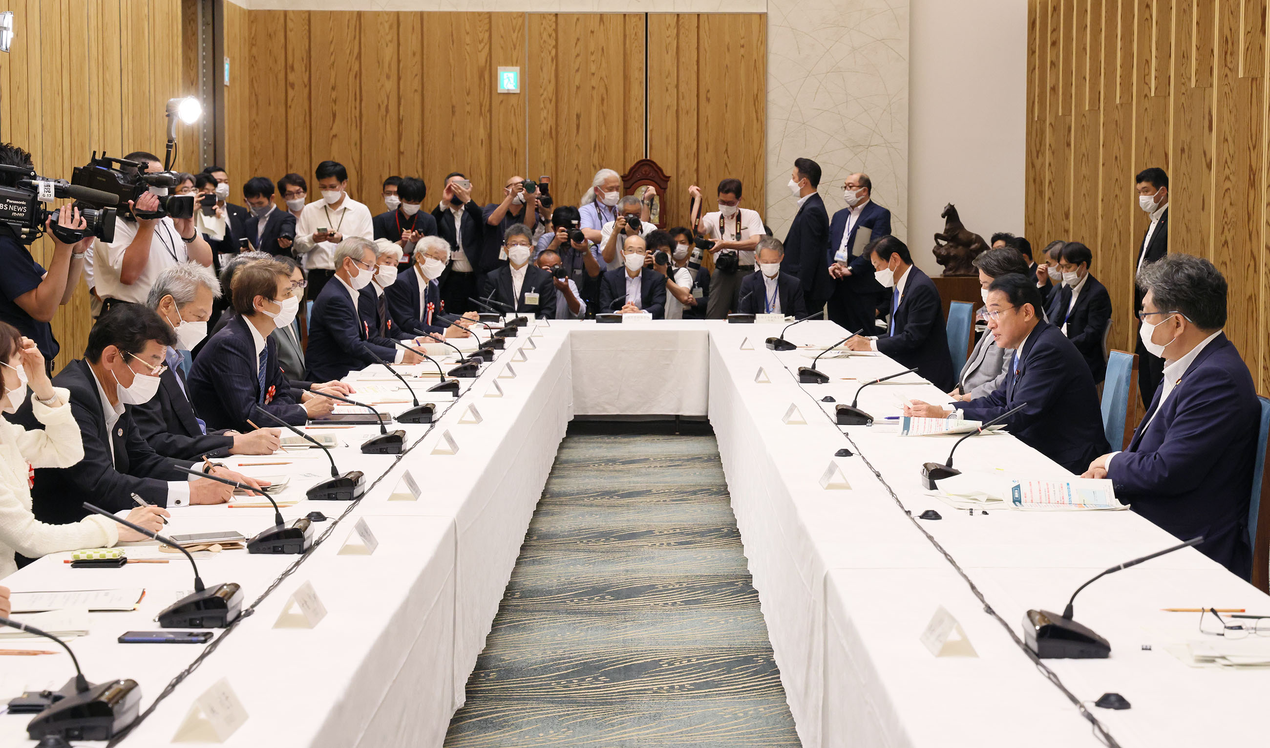 会議のまとめを行う岸田総理２