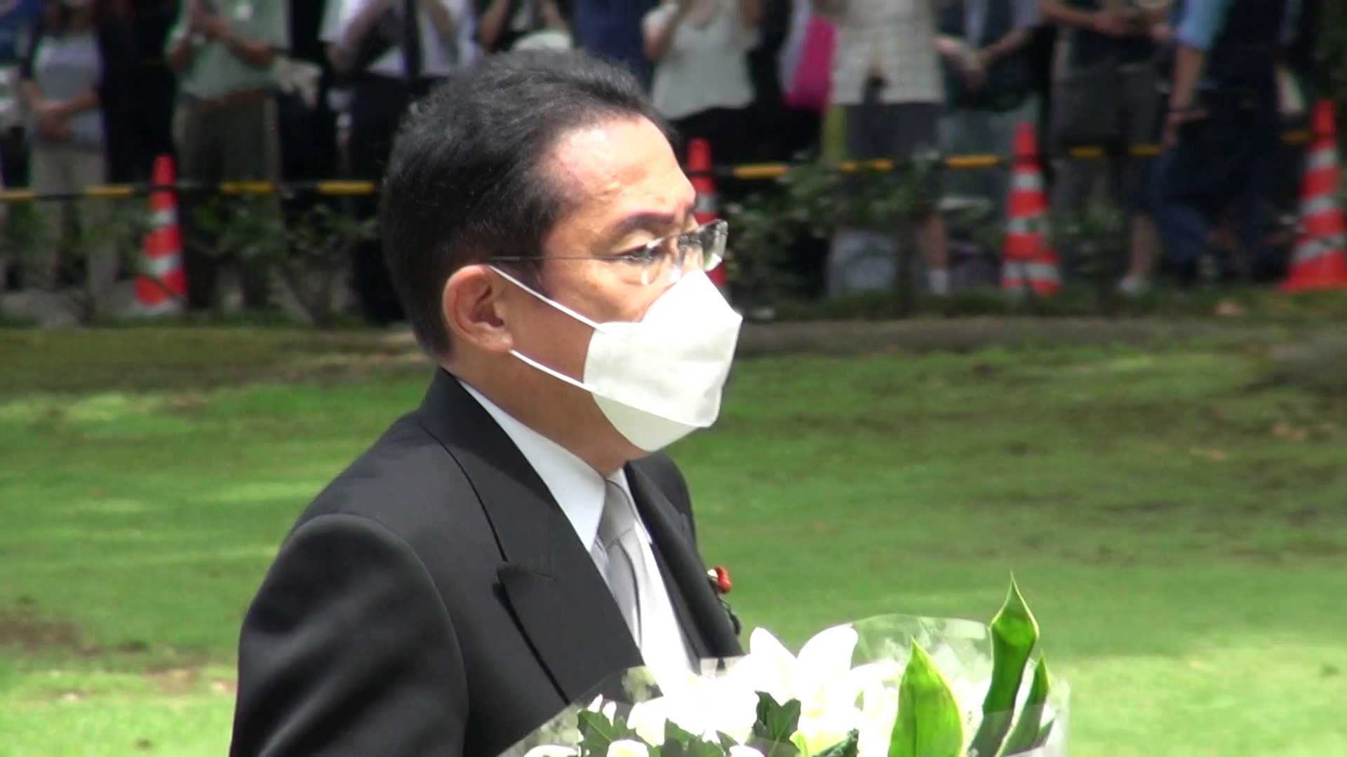 千鳥ヶ淵戦没者墓苑を参拝する岸田総理２