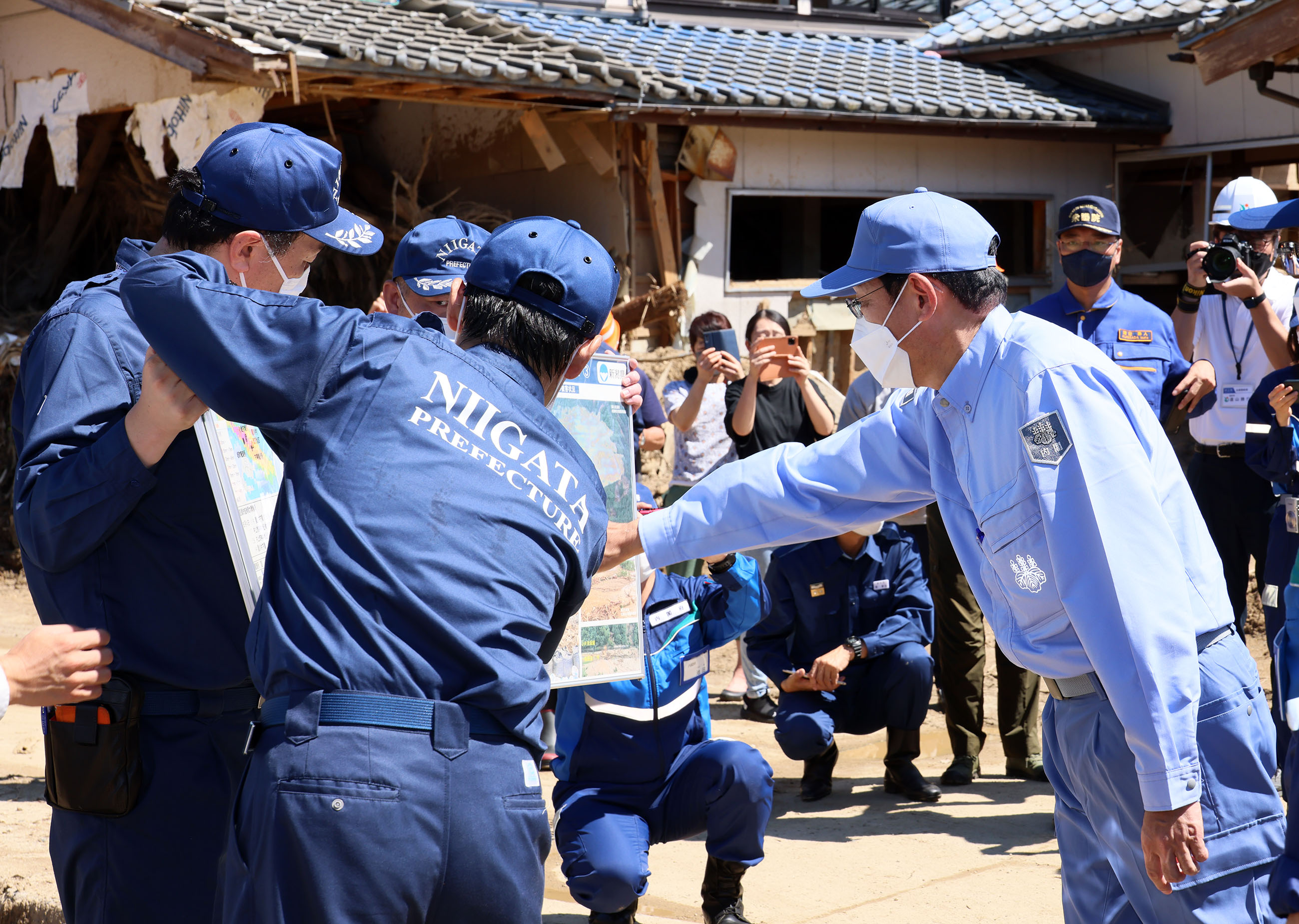 土石流被害を視察する岸田総理１