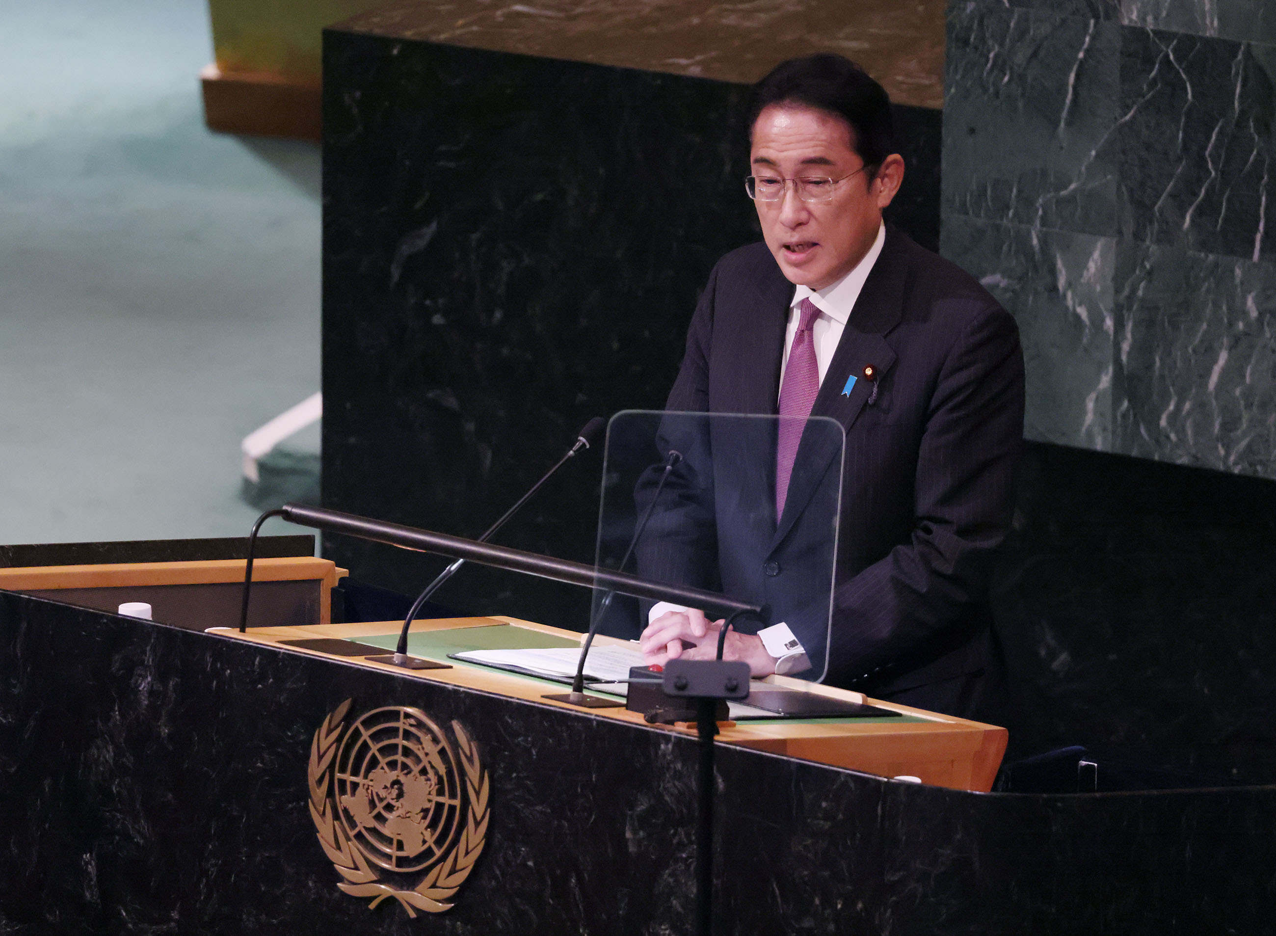 国連総会議場で一般討論演説を行う岸田総理１