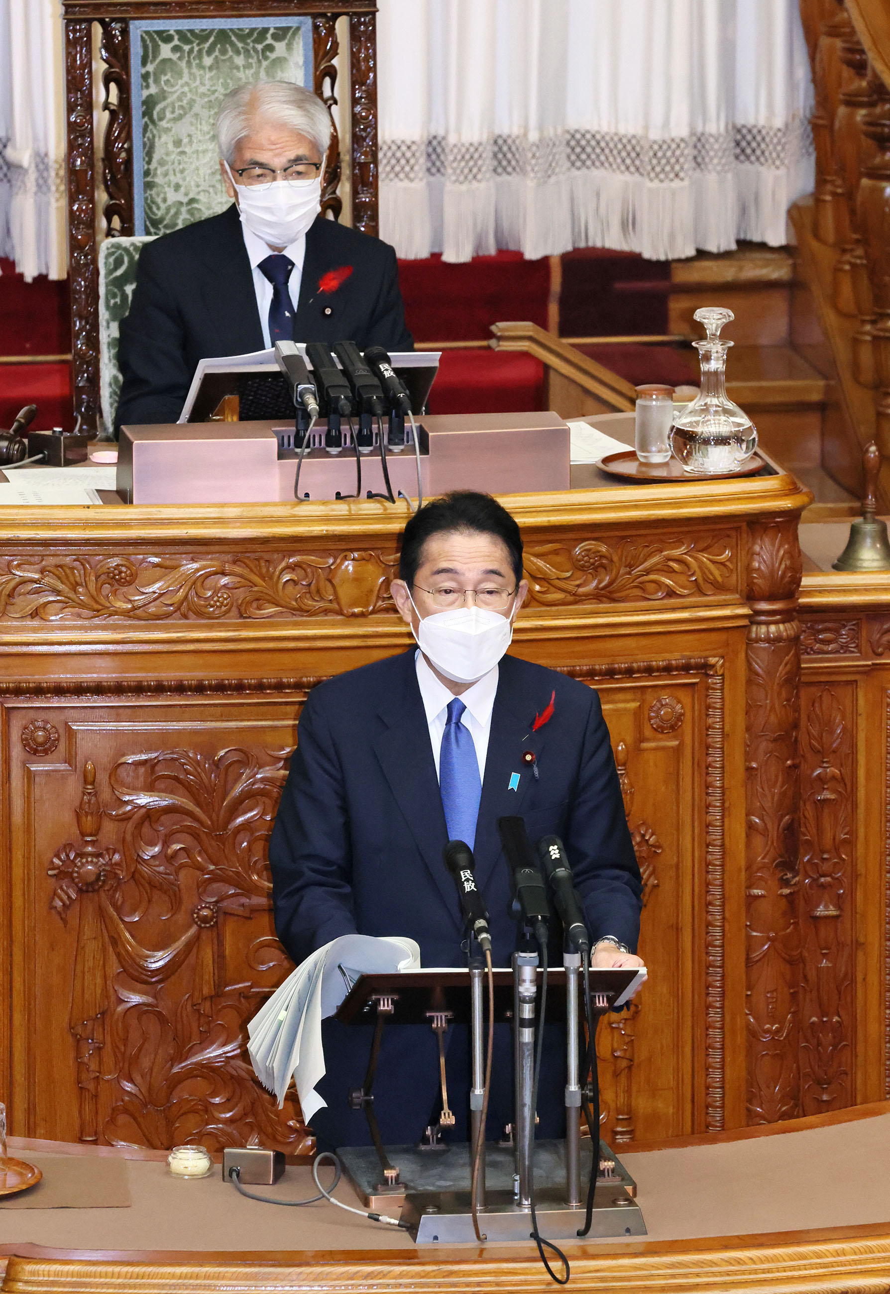 参議院本会議で所信表明演説を行う岸田総理２