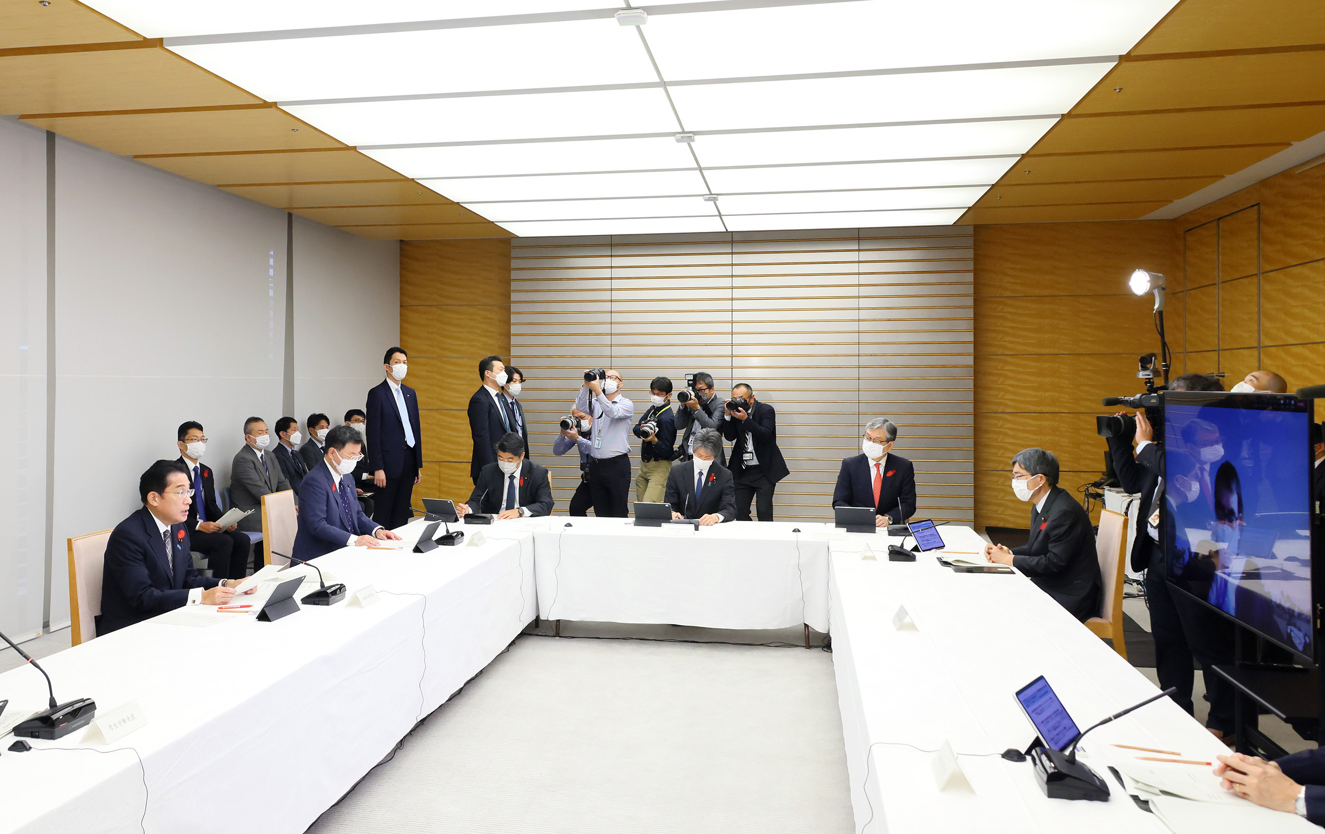 会議のまとめを行う岸田総理３