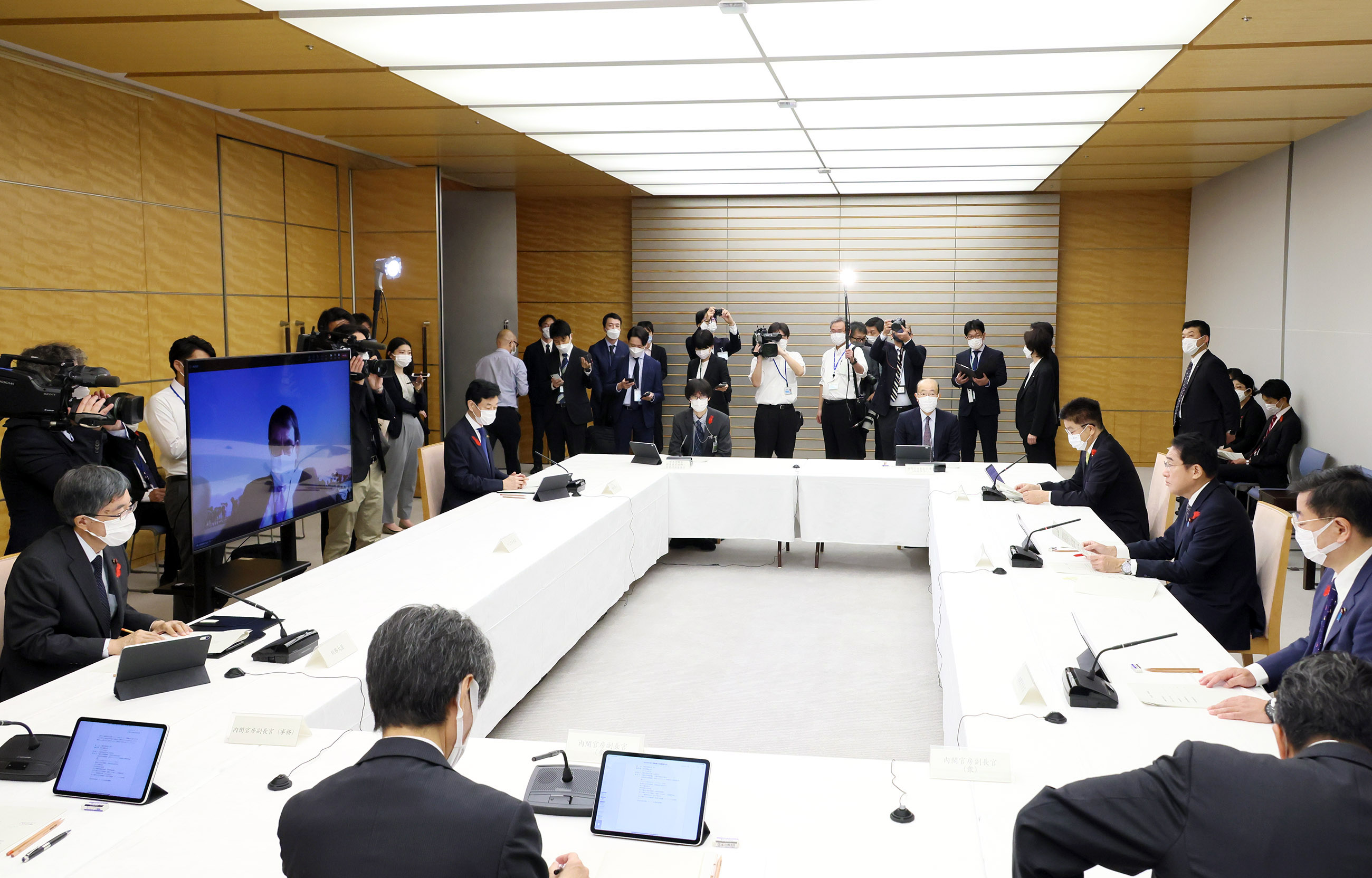 会議のまとめを行う岸田総理４