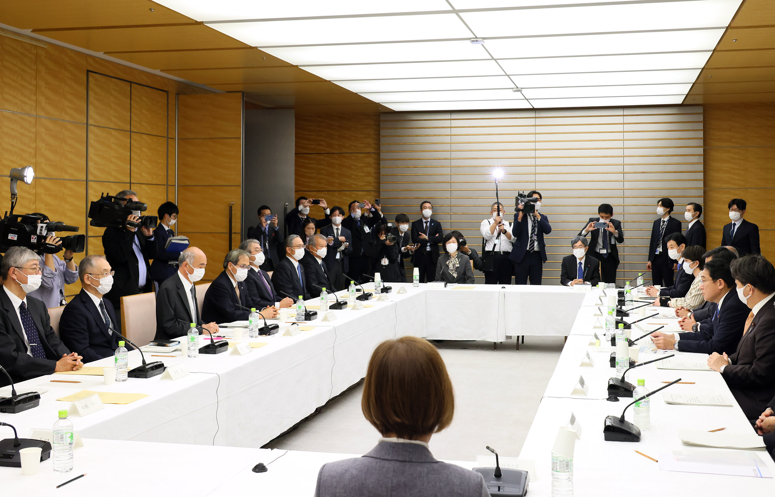 会議のまとめを行う岸田総理２