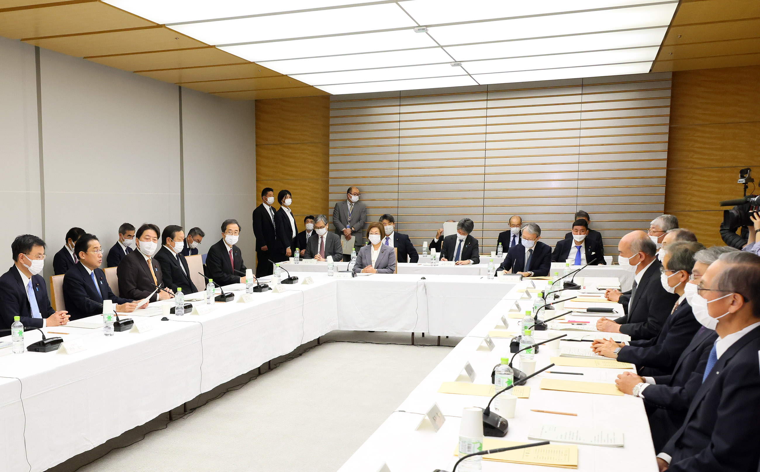 会議のまとめを行う岸田総理３