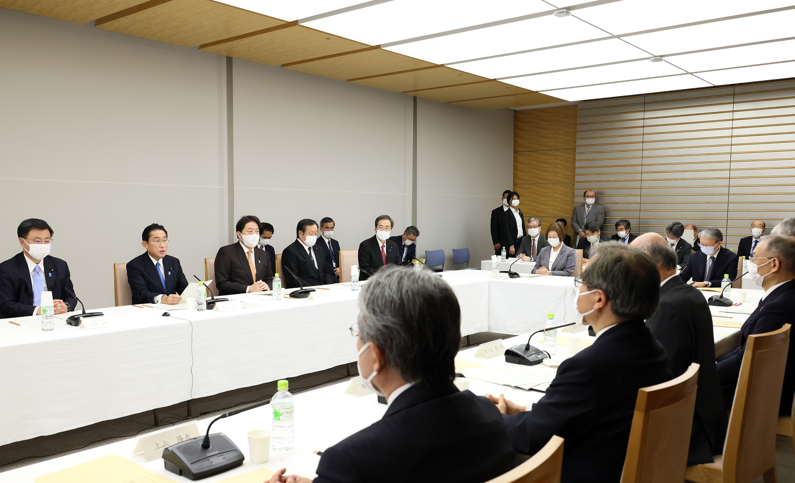 会議のまとめを行う岸田総理４