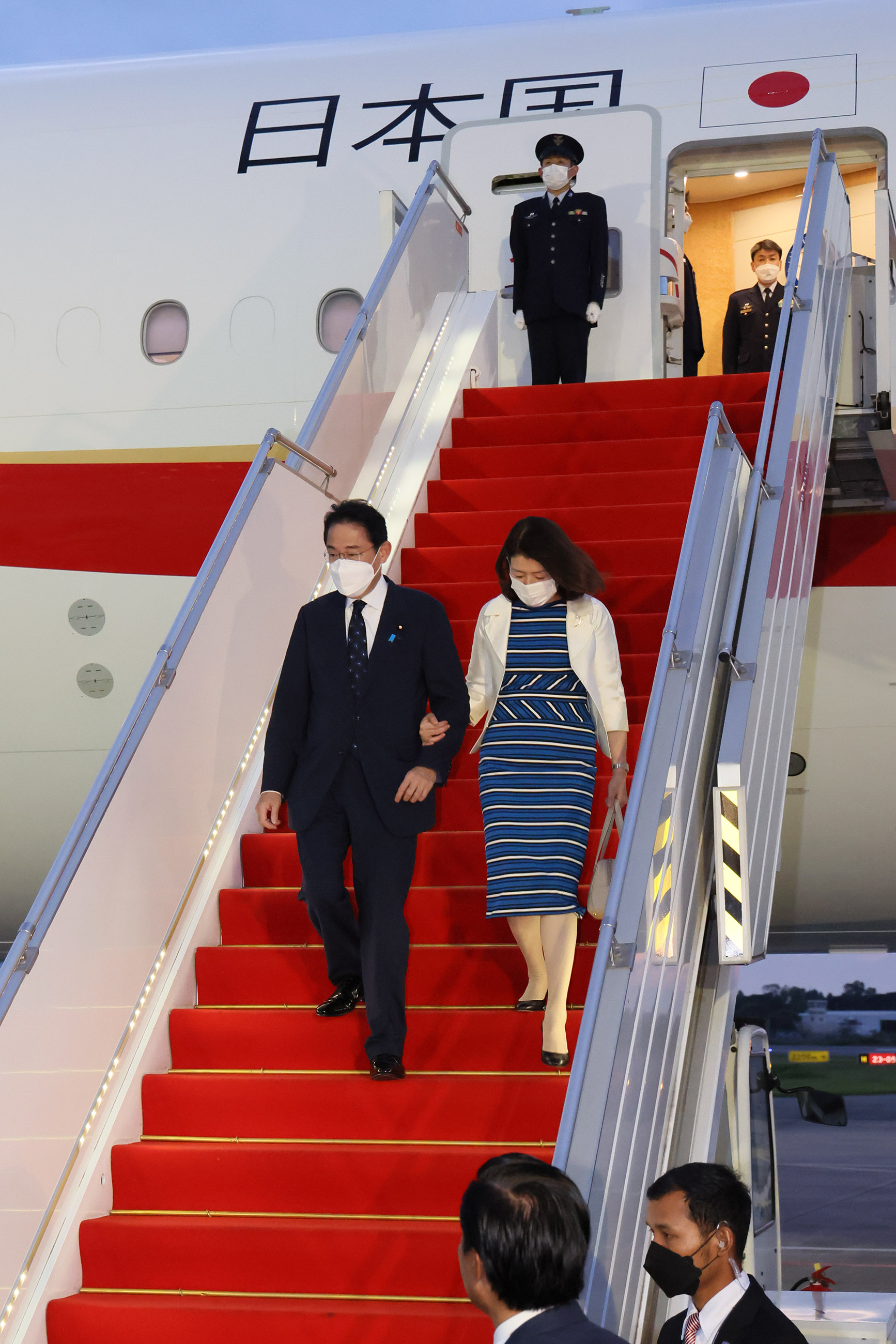 カンボジアに到着した岸田総理１