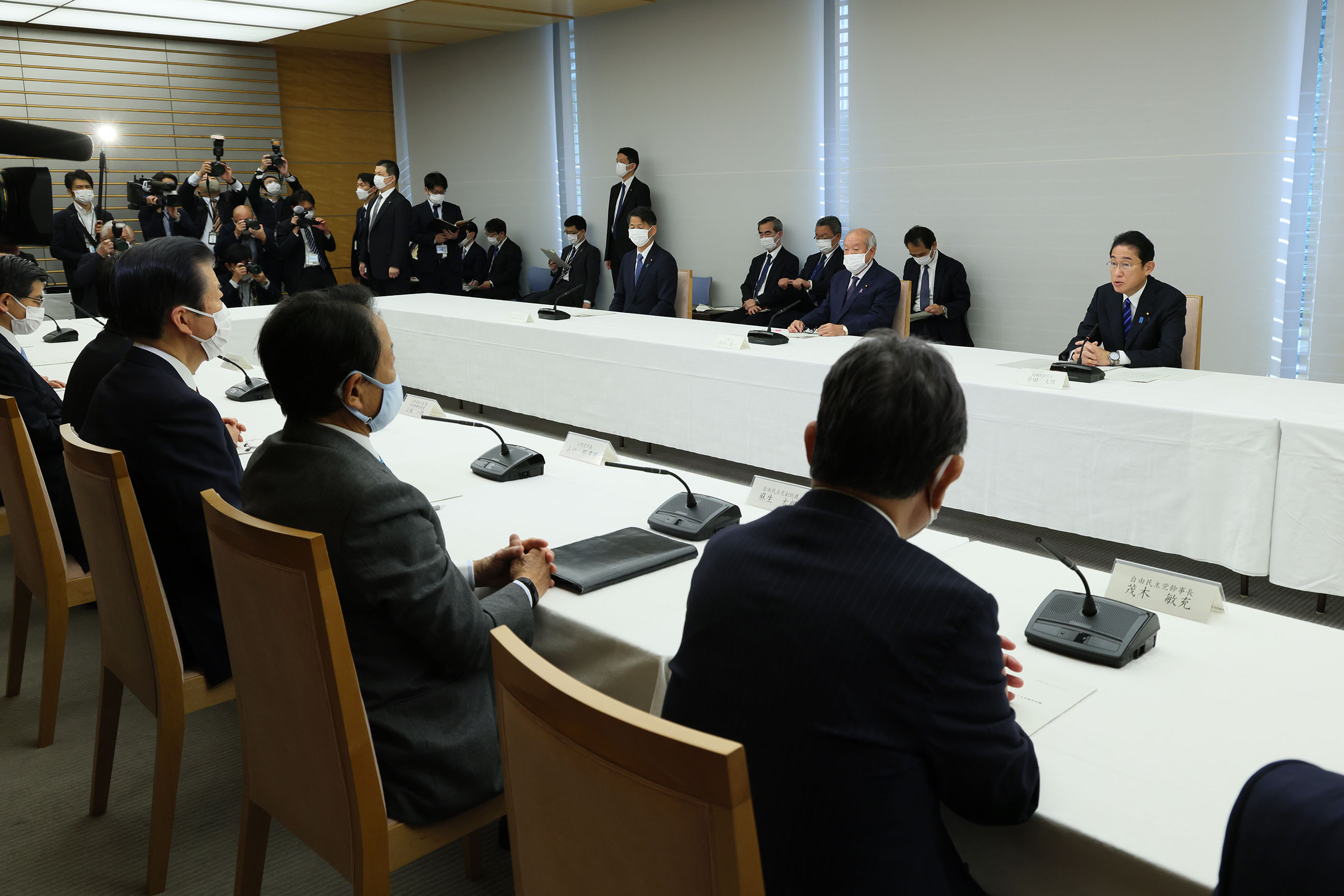 会議のまとめを行う岸田総理２