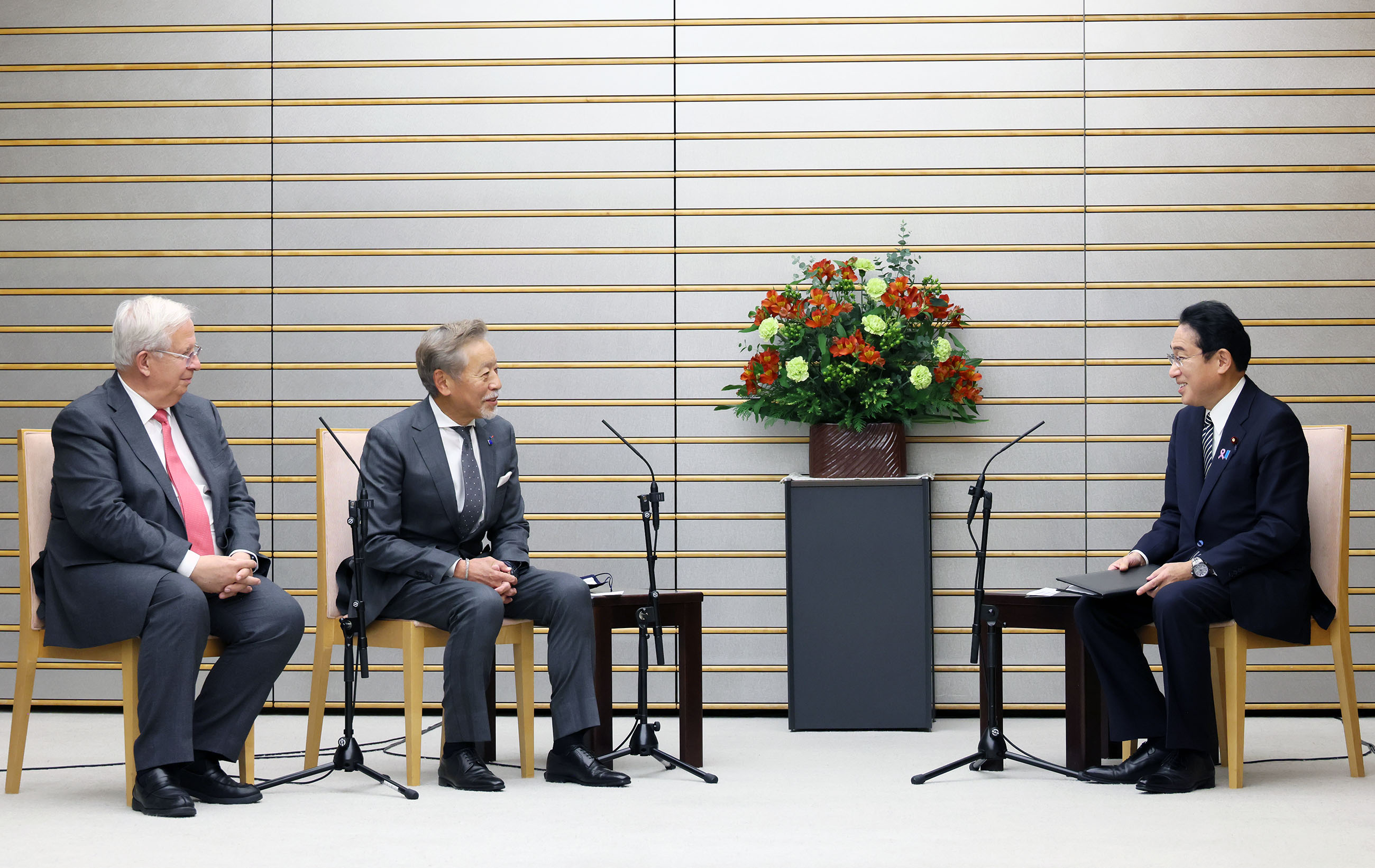 表敬を受ける岸田総理３