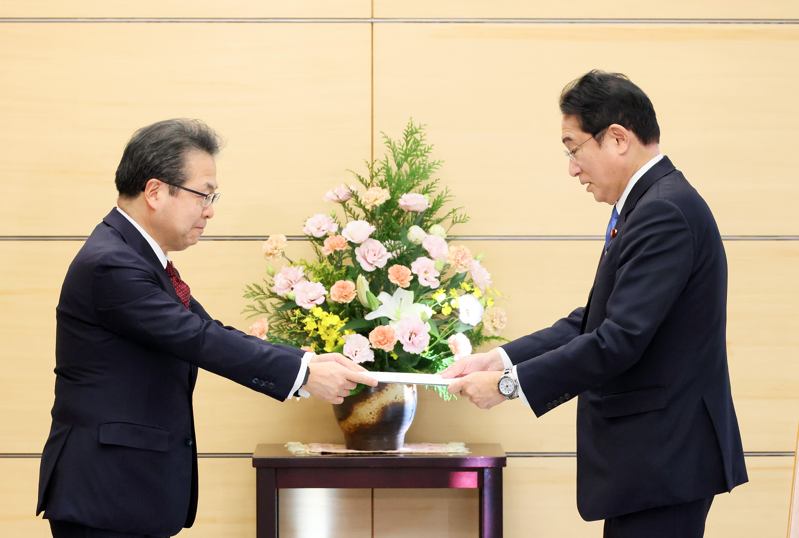 自由民主党持続可能な国産燃料を考える会による提言手交