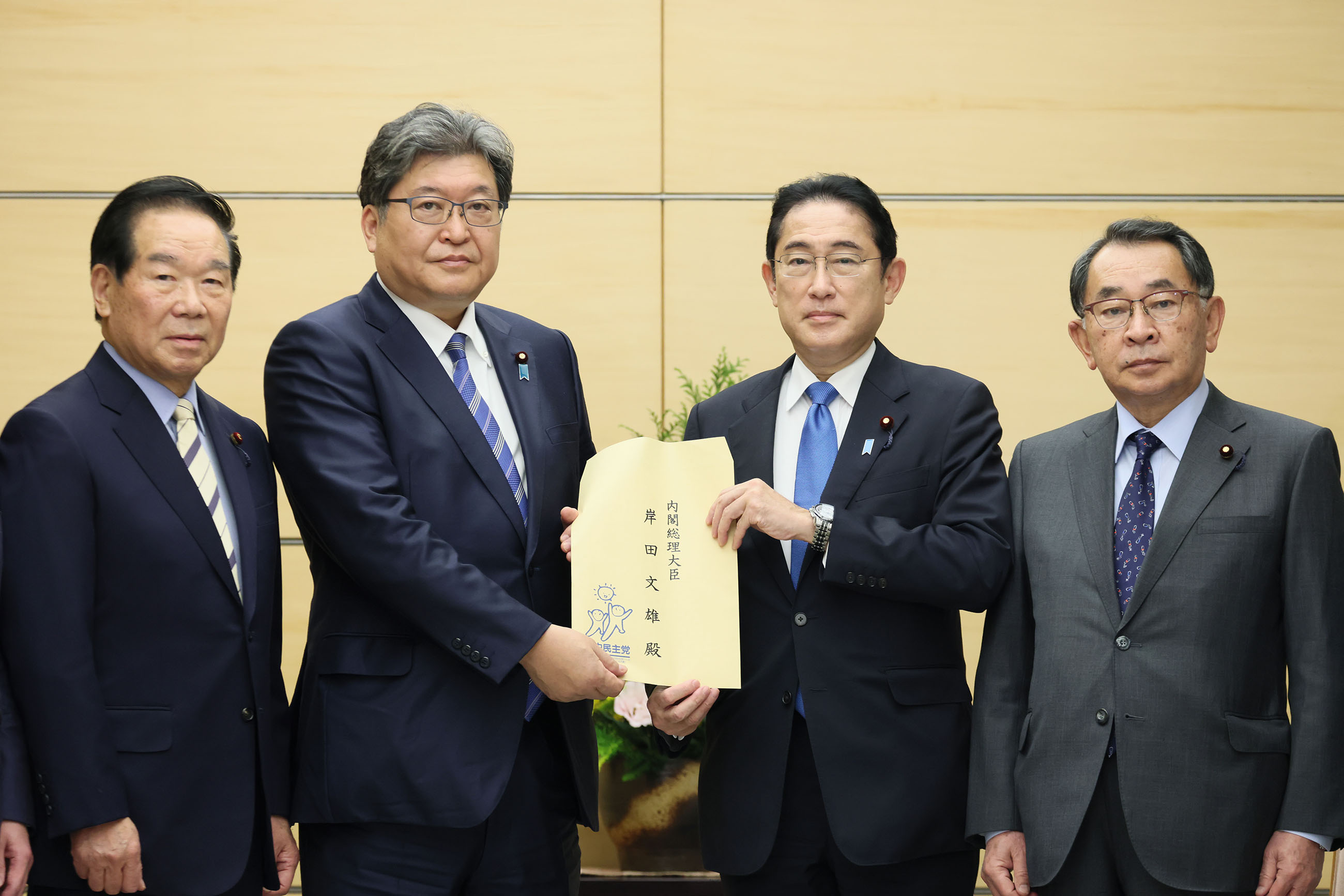 自由民主党ＧＸ実行本部による提言手交