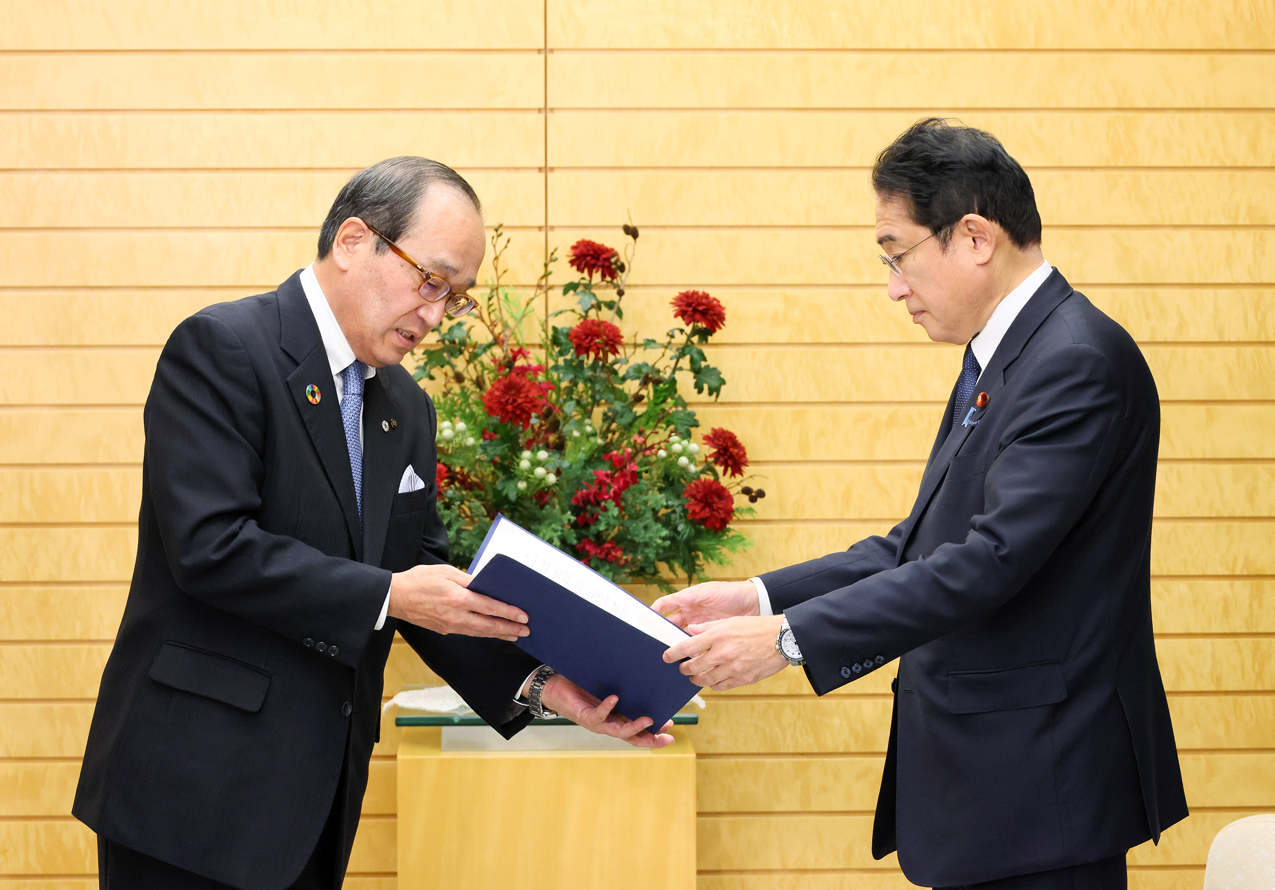 表敬を受ける岸田総理２