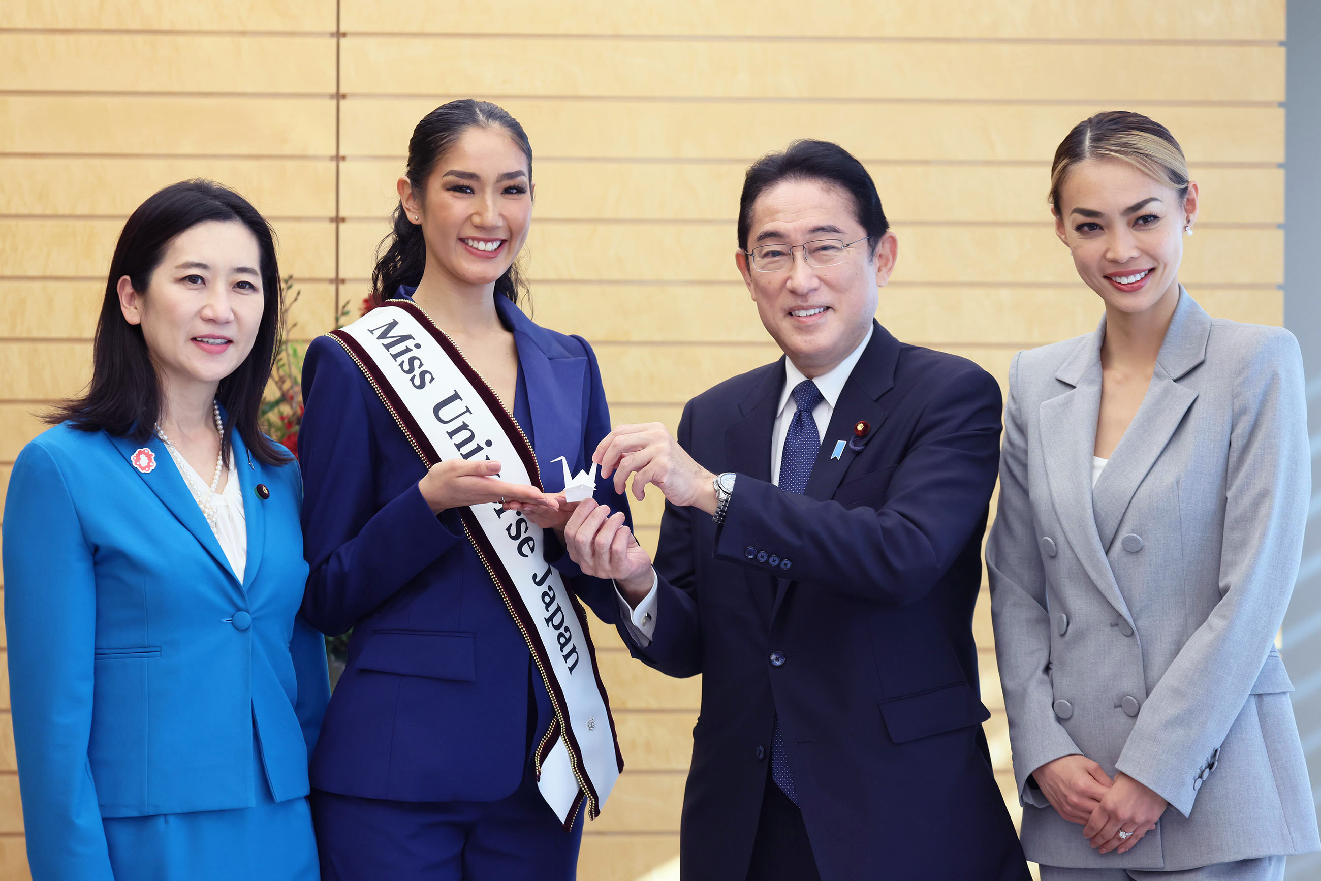 表敬を受ける岸田総理３