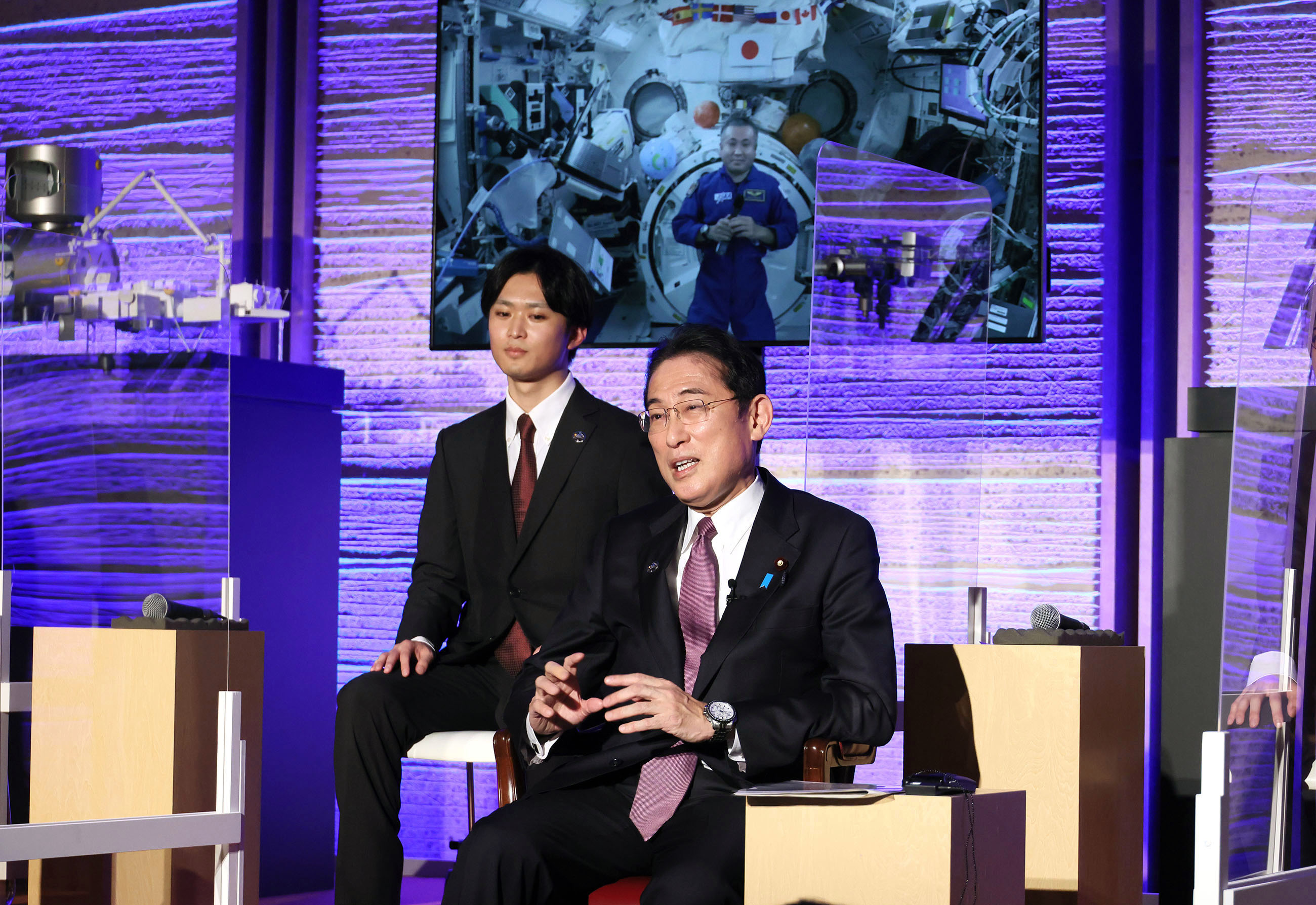 若田光一宇宙飛行士と交信する岸田総理２