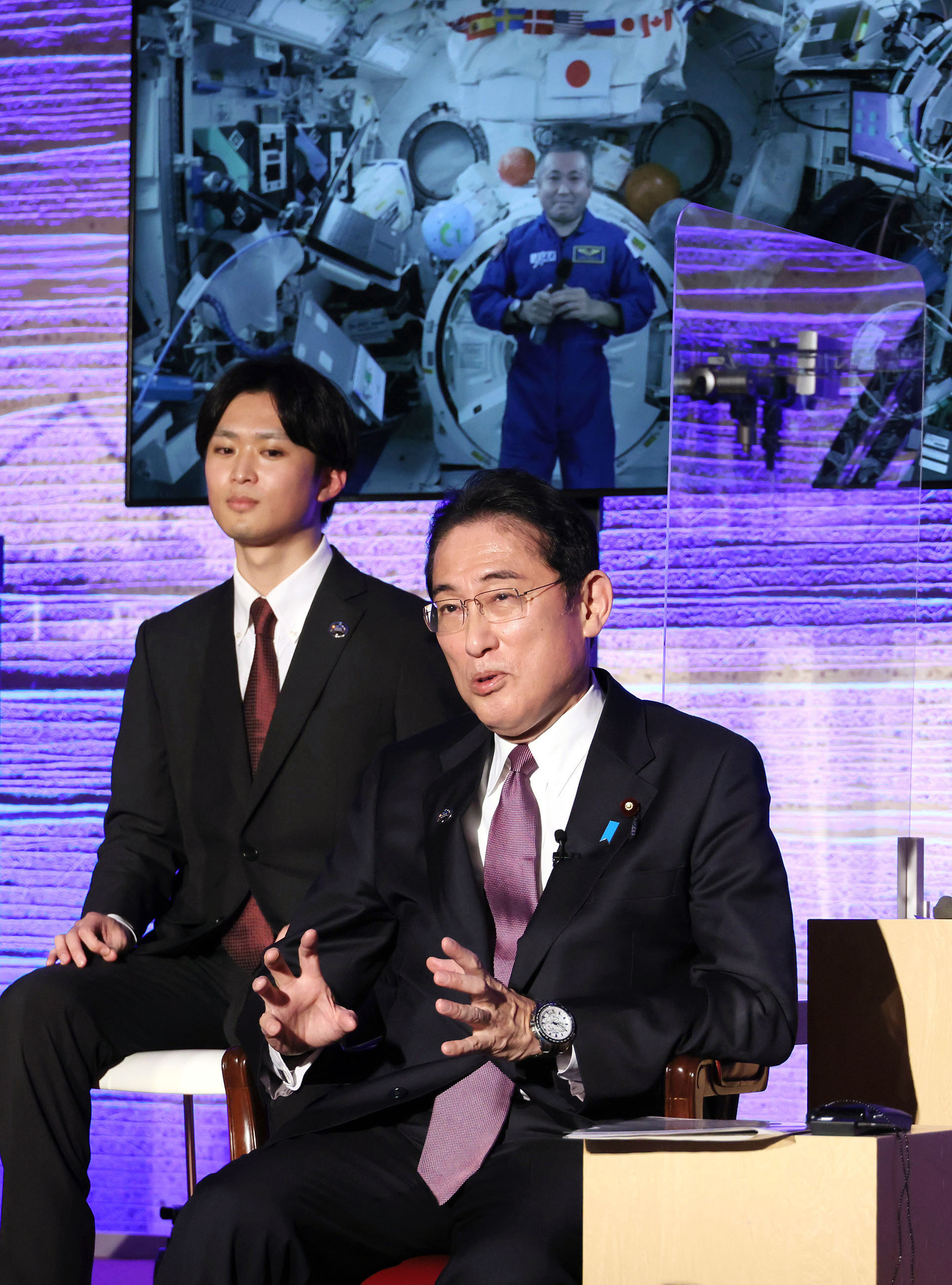 若田光一宇宙飛行士と交信する岸田総理３