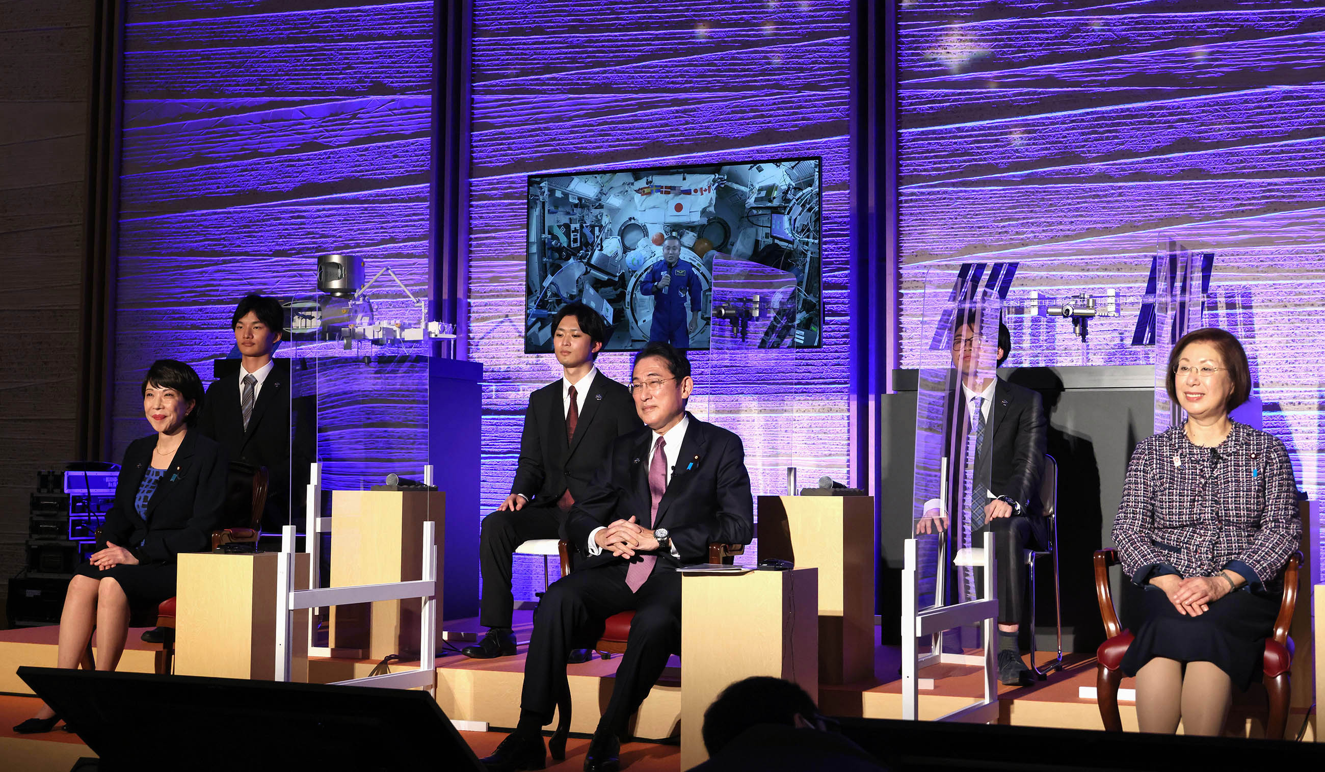 若田光一宇宙飛行士と交信する岸田総理４