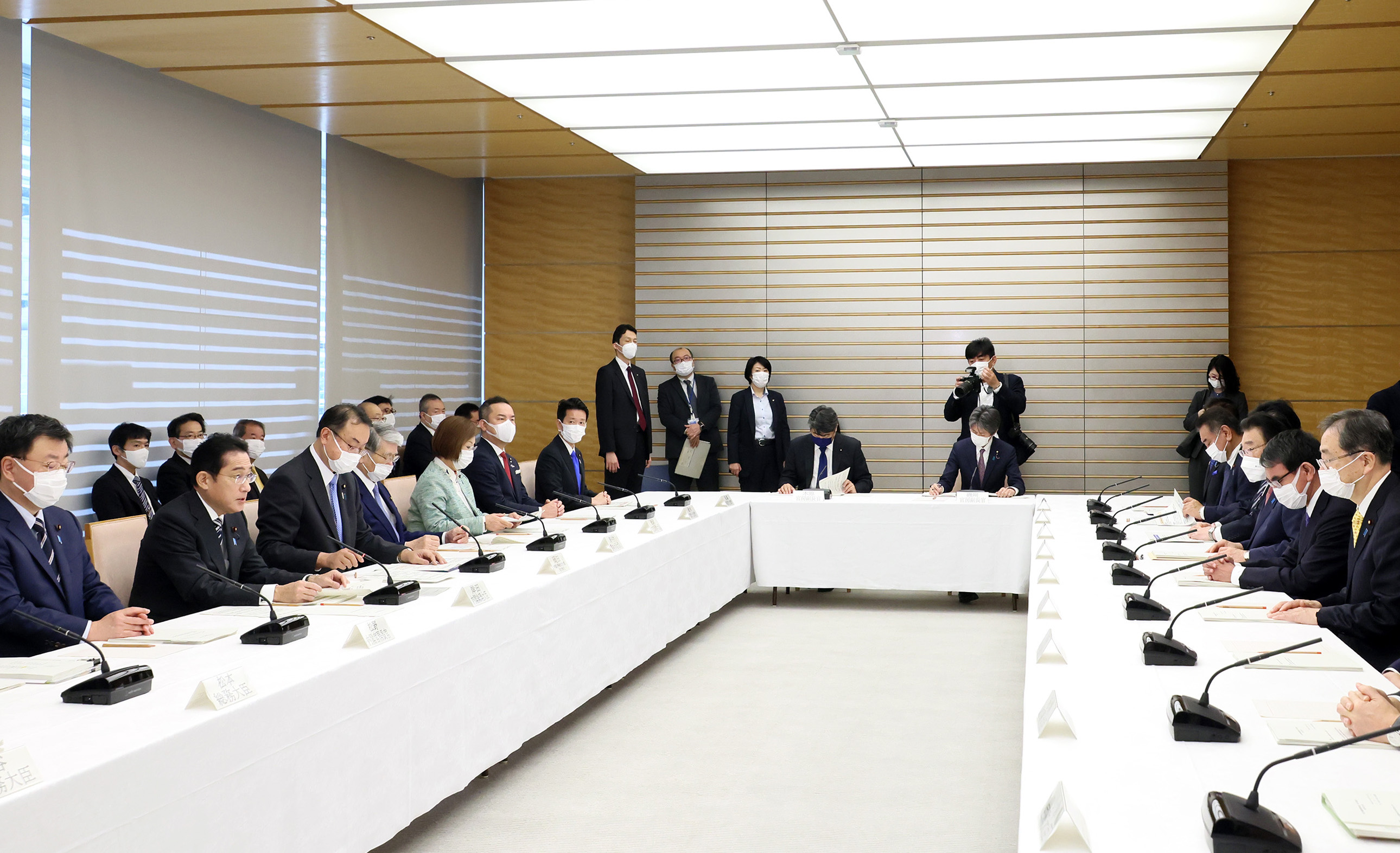 会議のまとめを行う岸田総理３