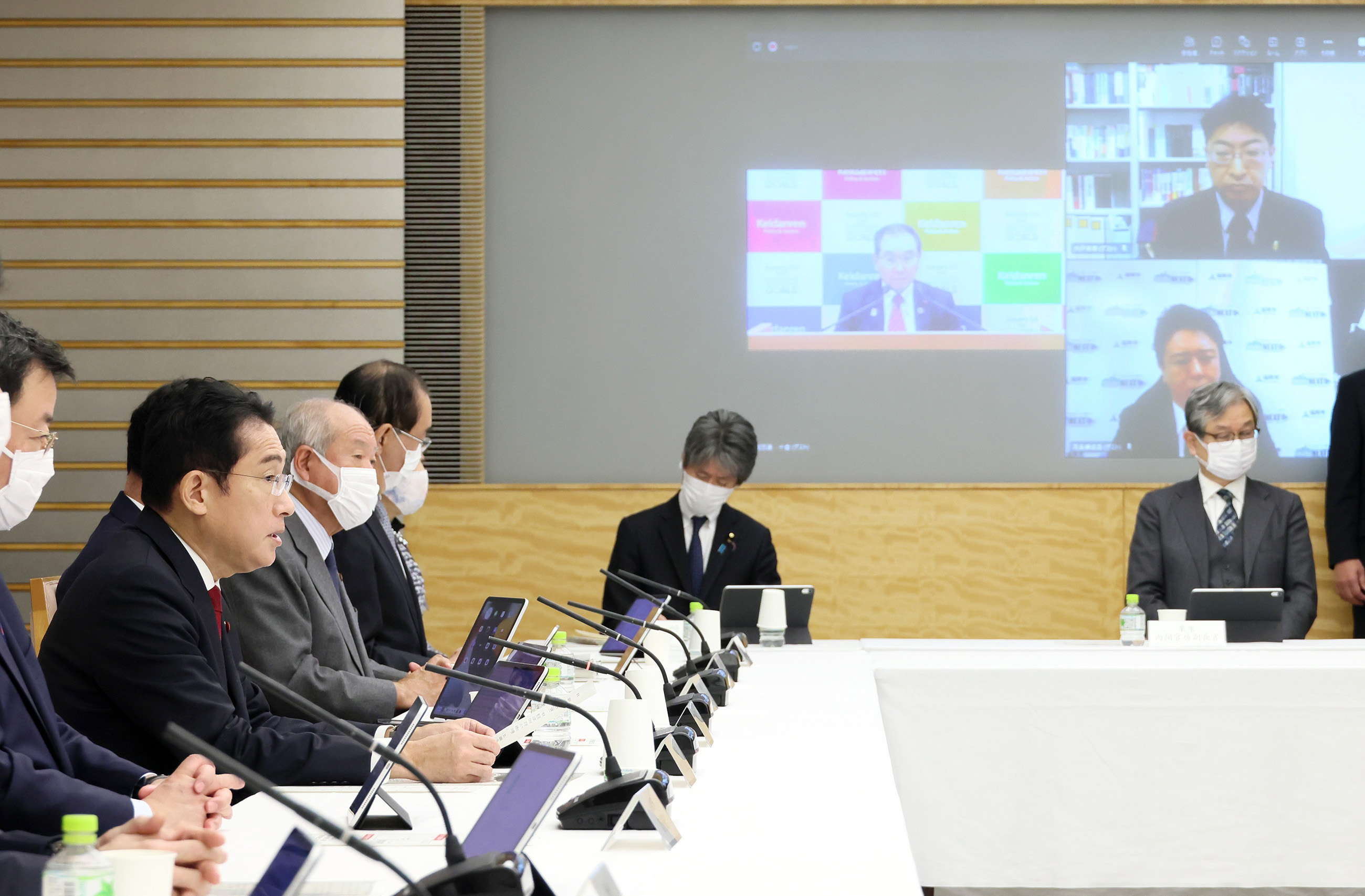 会議のまとめを行う岸田総理４