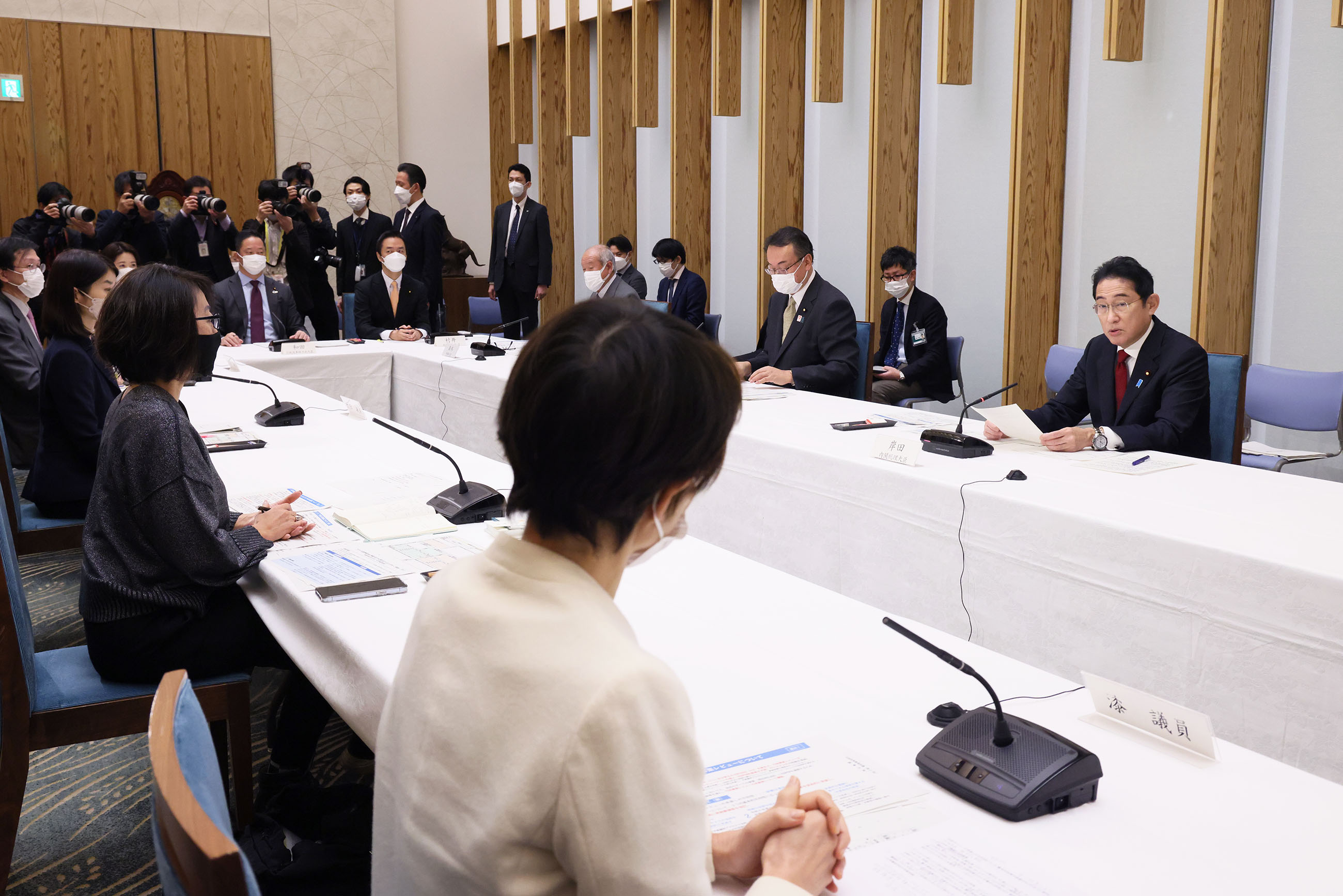 会議のまとめを行う岸田総理２