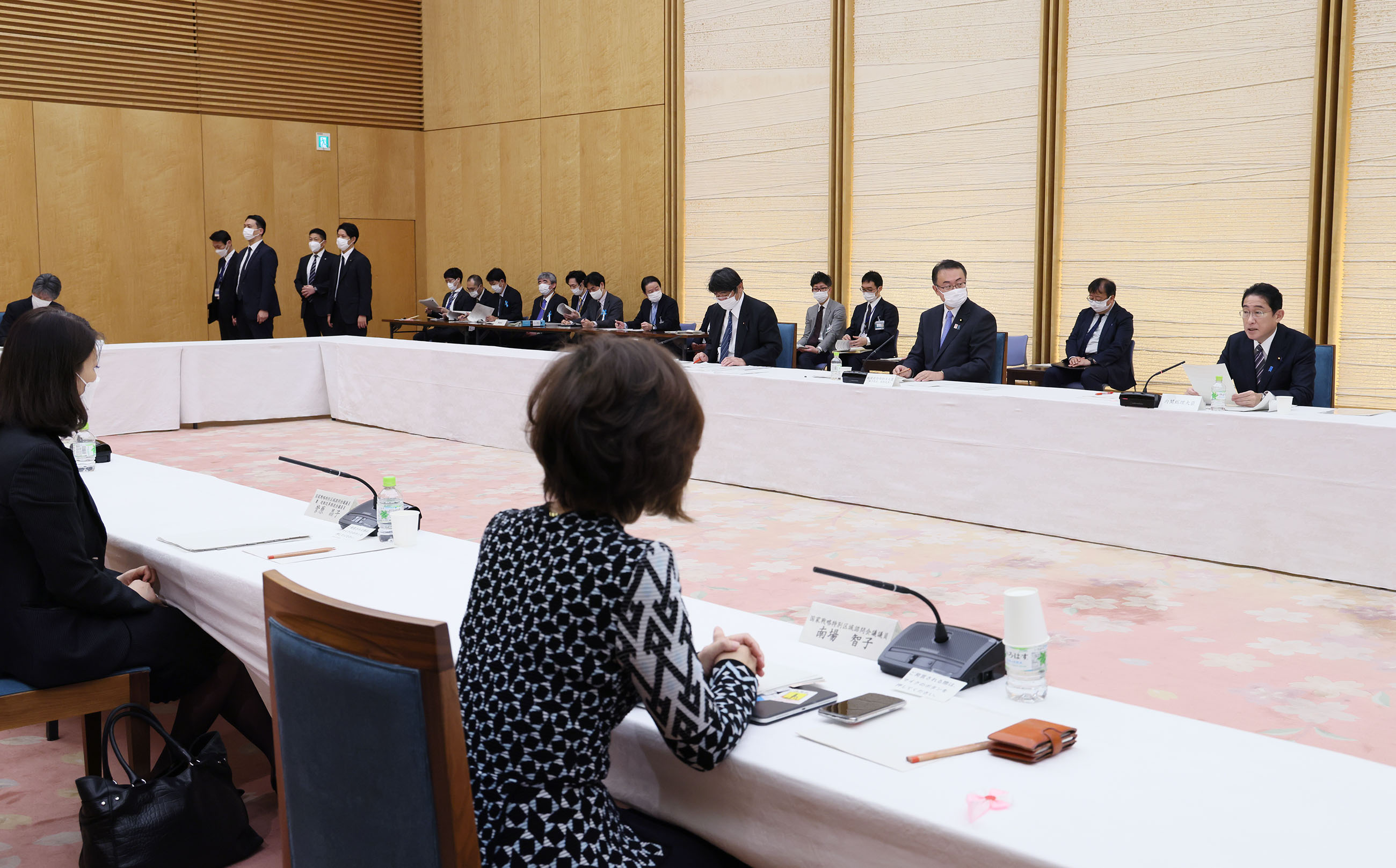 会議のまとめを行う岸田総理２