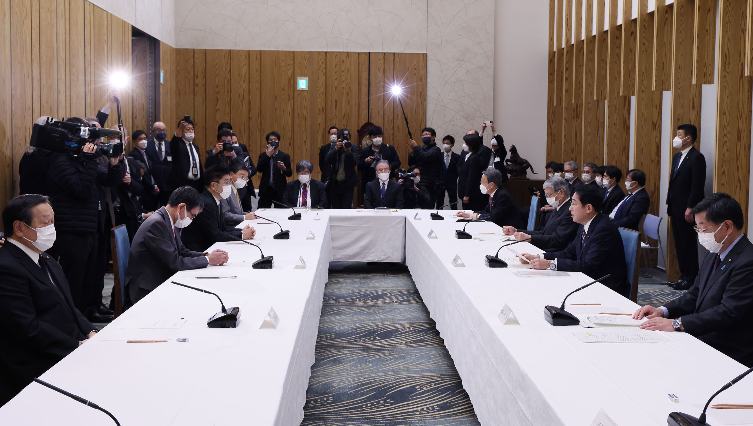 会議のまとめを行う岸田総理３